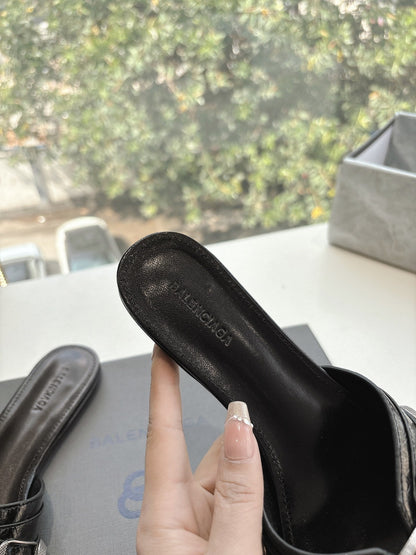 CAGOLE FLAT MULES IN BLACK CALFSKIN