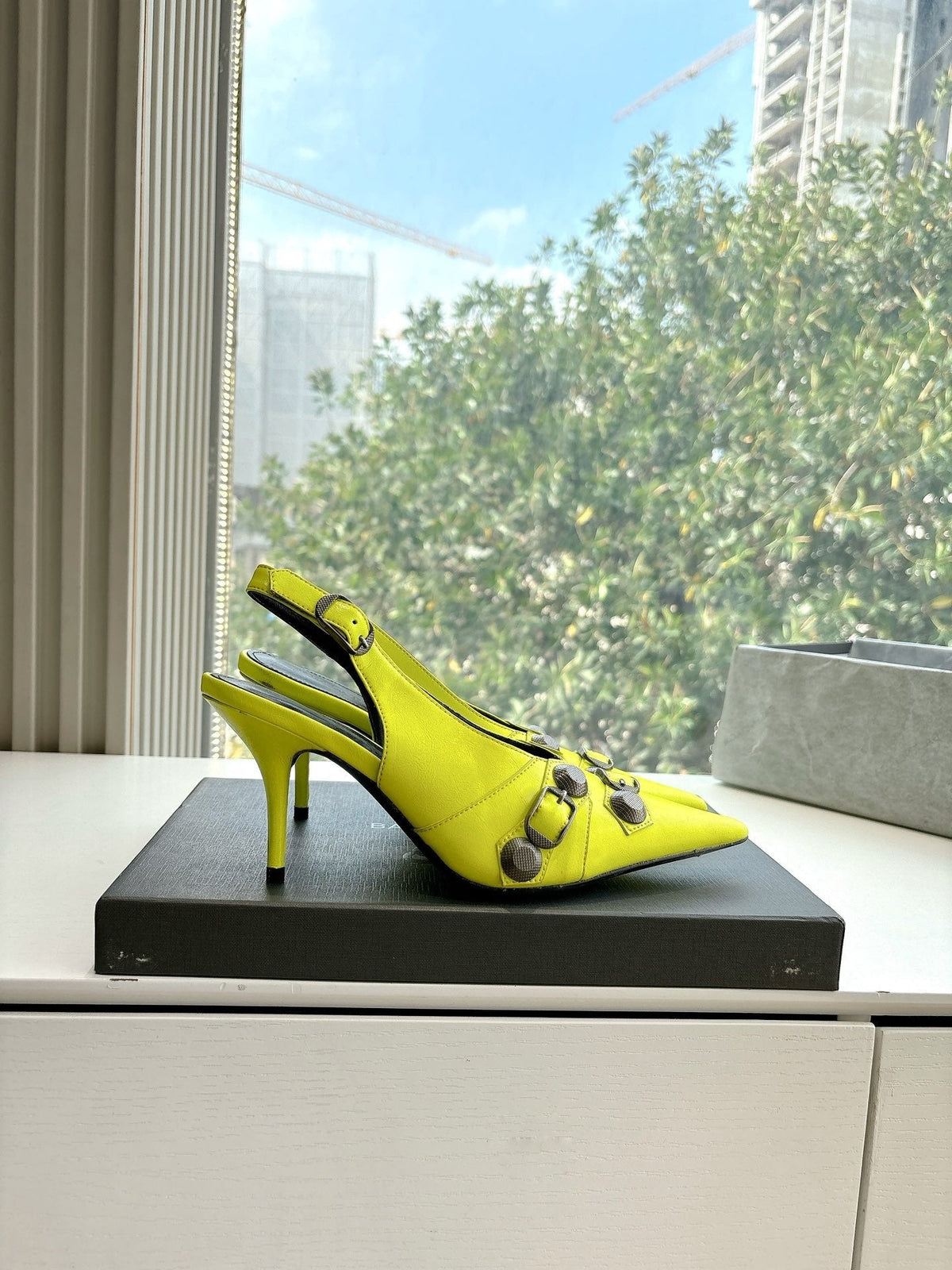 CAGOLE HIGH SLINGBACK IN YELLOW GLOSSY CALFSKIN