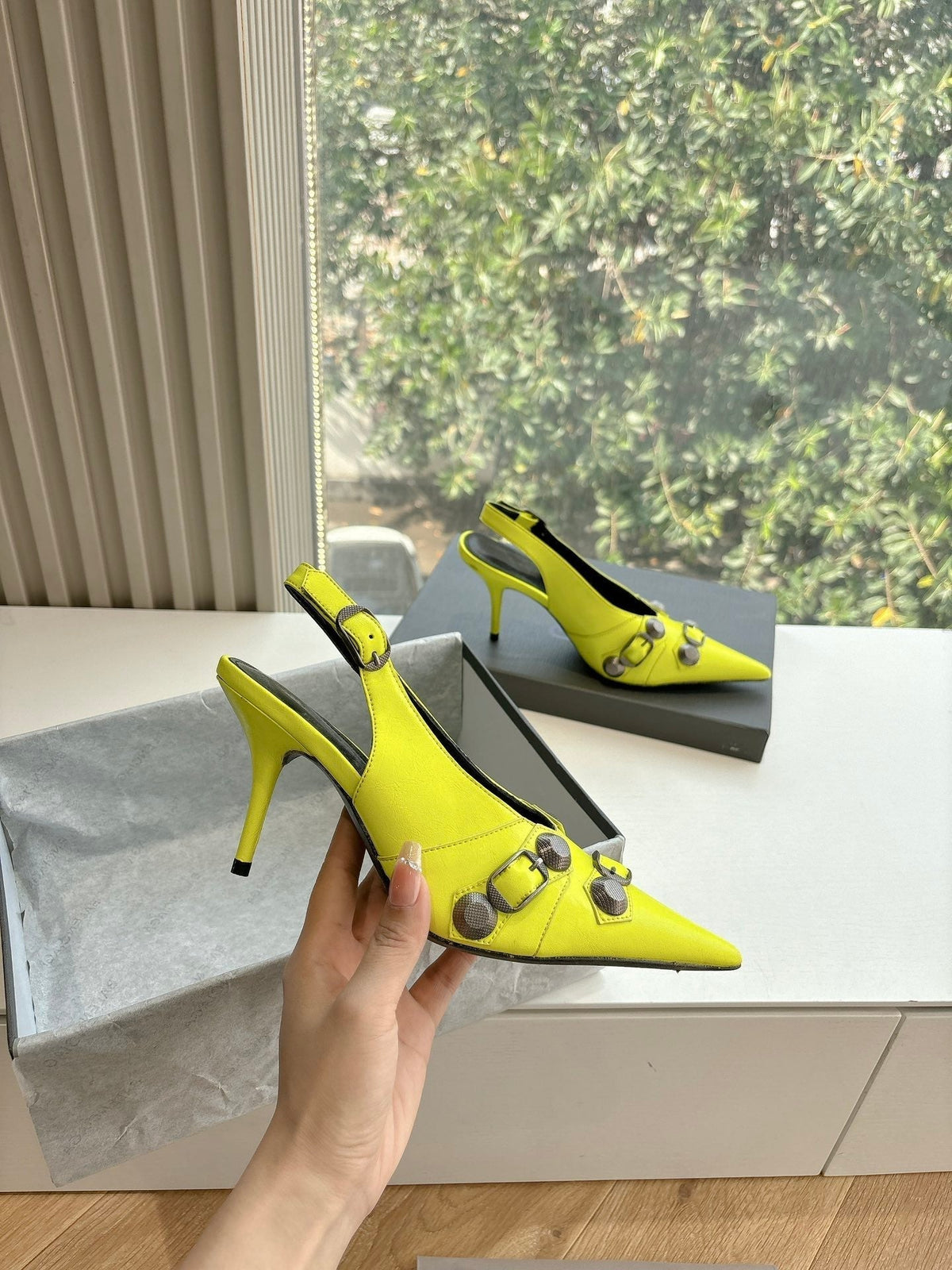 CAGOLE HIGH SLINGBACK IN YELLOW GLOSSY CALFSKIN