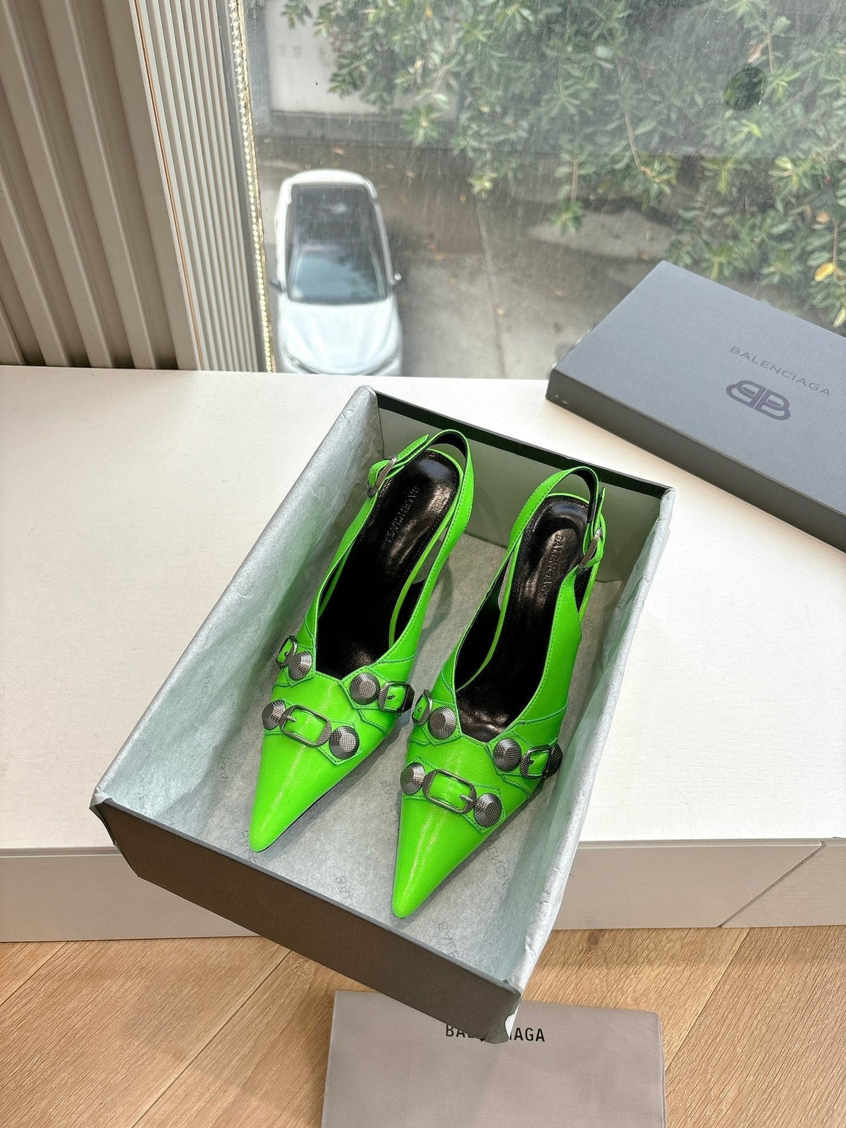 CAGOLE HIGH SLINGBACK IN NEON GREEN GLOSSY CALFSKIN