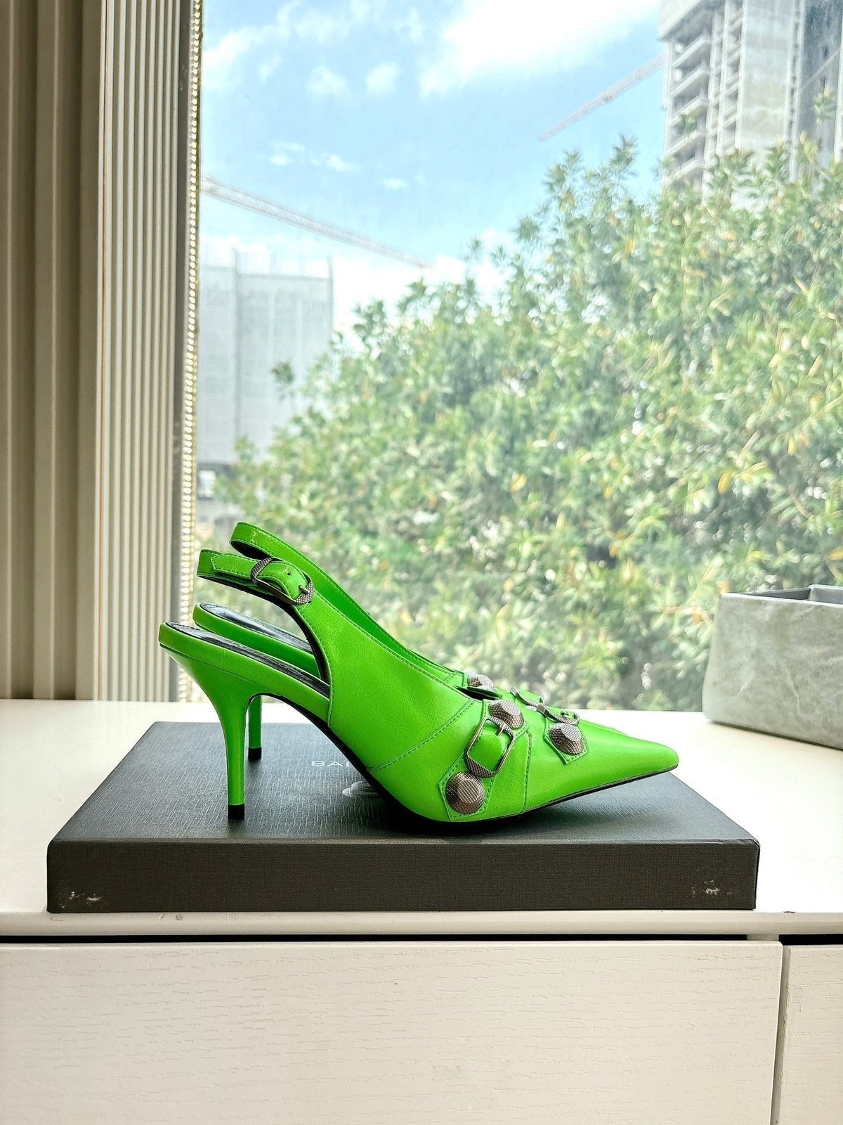 CAGOLE HIGH SLINGBACK IN NEON GREEN GLOSSY CALFSKIN