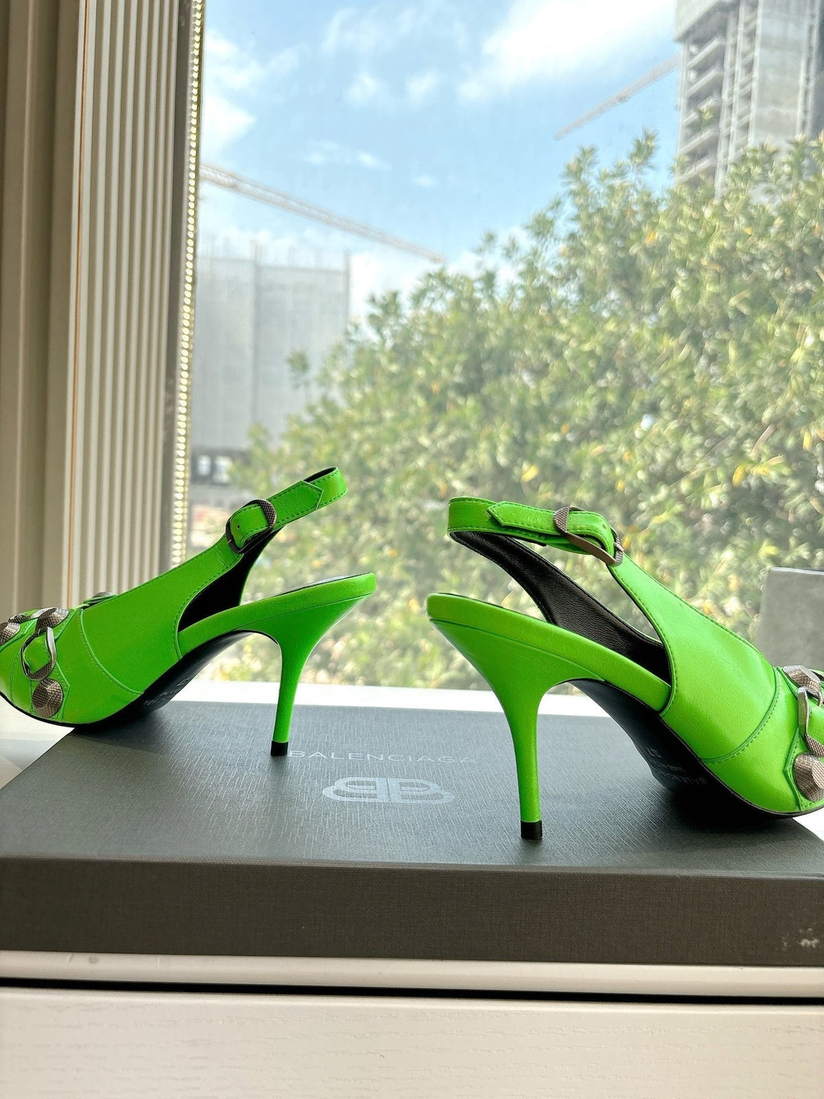 CAGOLE HIGH SLINGBACK IN NEON GREEN GLOSSY CALFSKIN
