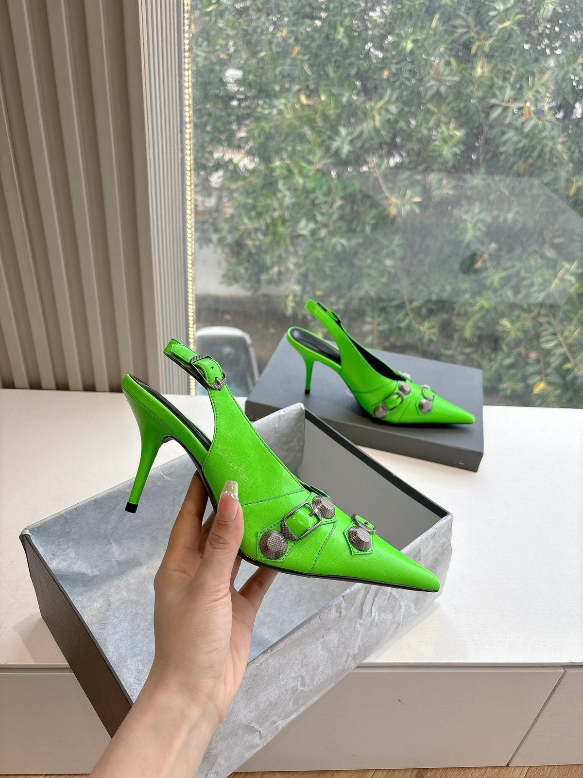 CAGOLE HIGH SLINGBACK IN NEON GREEN GLOSSY CALFSKIN