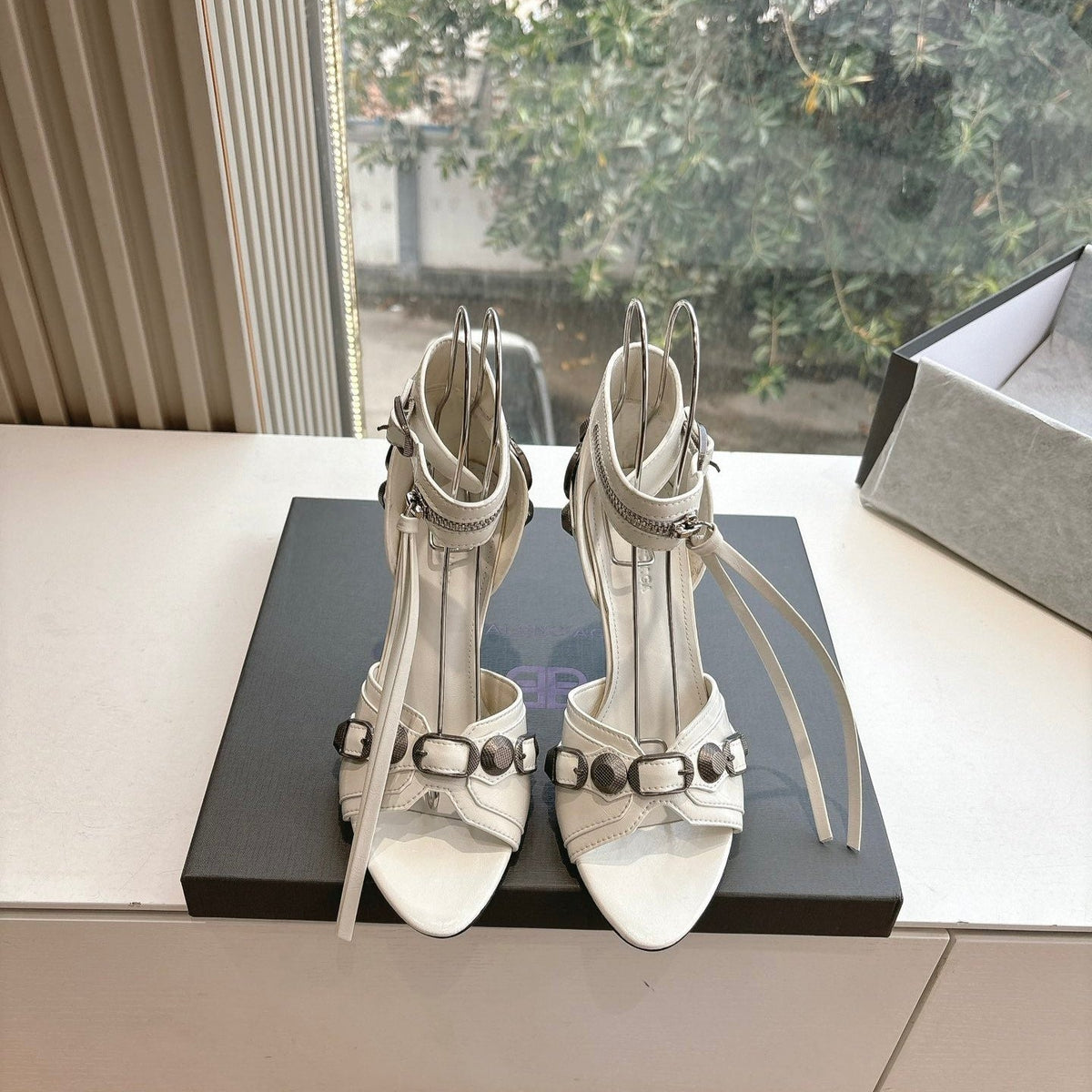 CAGOLE HIGH-HEEL SANDALS IN WHITE LAMBSKIN