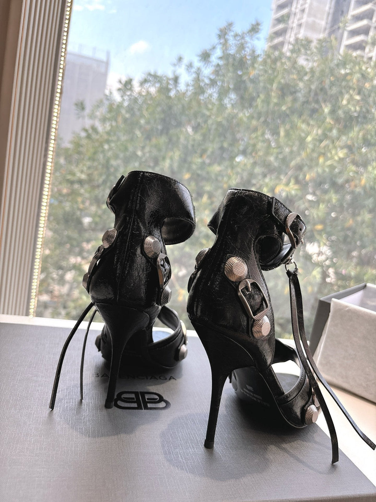 CAGOLE HIGH-HEEL SANDALS IN BLACK LAMBSKIN
