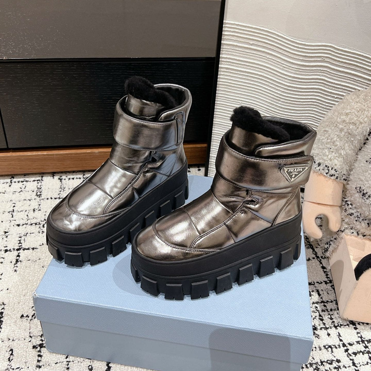 MONOLITH ANKLE BOOTS WITH STRAP IN METALLIC GRAY CALFSKIN AND FLEECE LINING