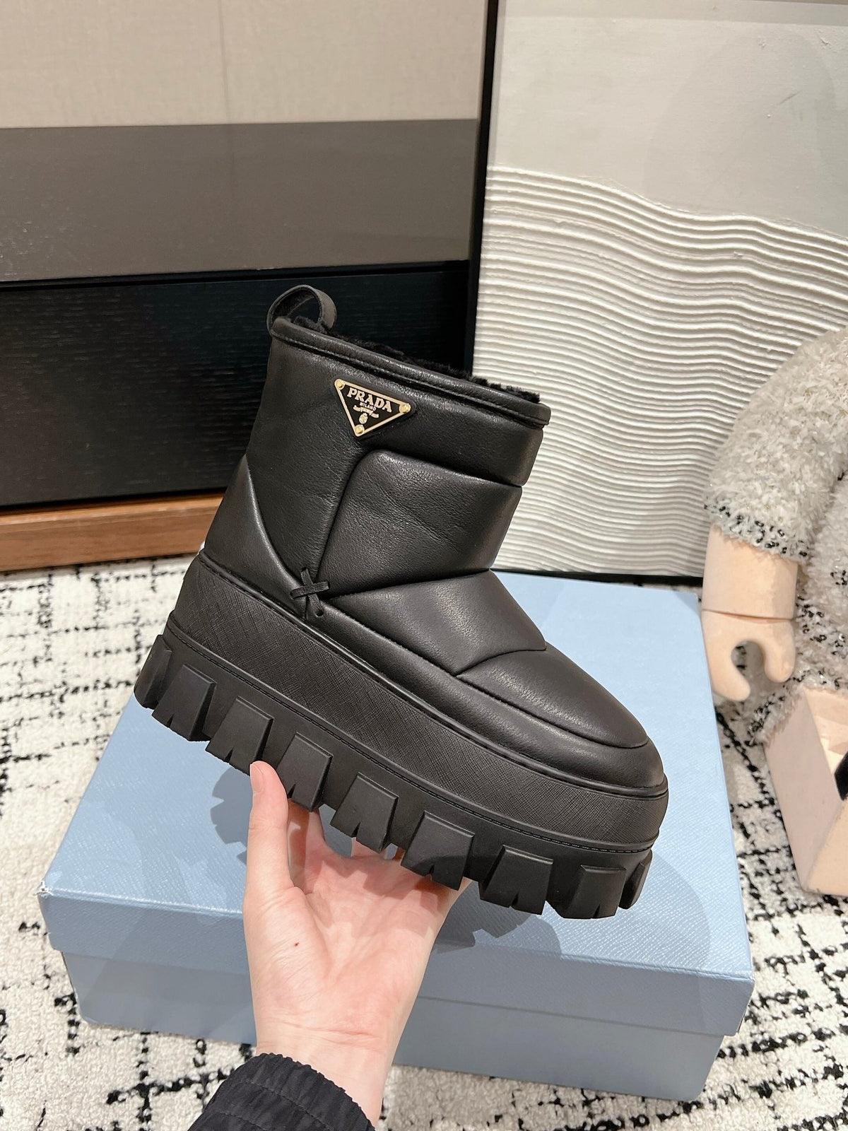 MONOLITH ANKLE BOOTS IN BLACK CALFSKIN AND LAMB FUR LINING