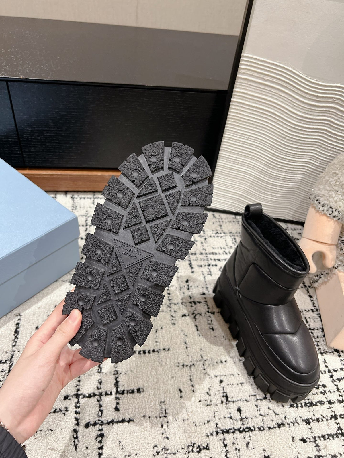 MONOLITH ANKLE BOOTS IN BLACK CALFSKIN AND LAMB FUR LINING