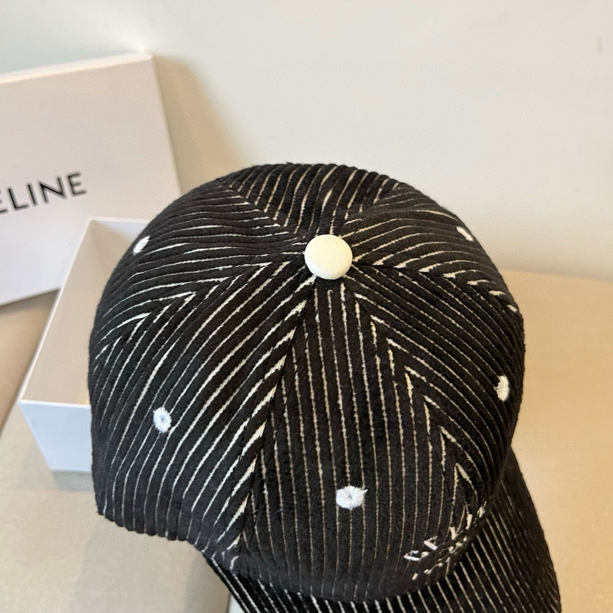 BASEBALL CAP MODEL 650190 IN BLACK CORDUROY
