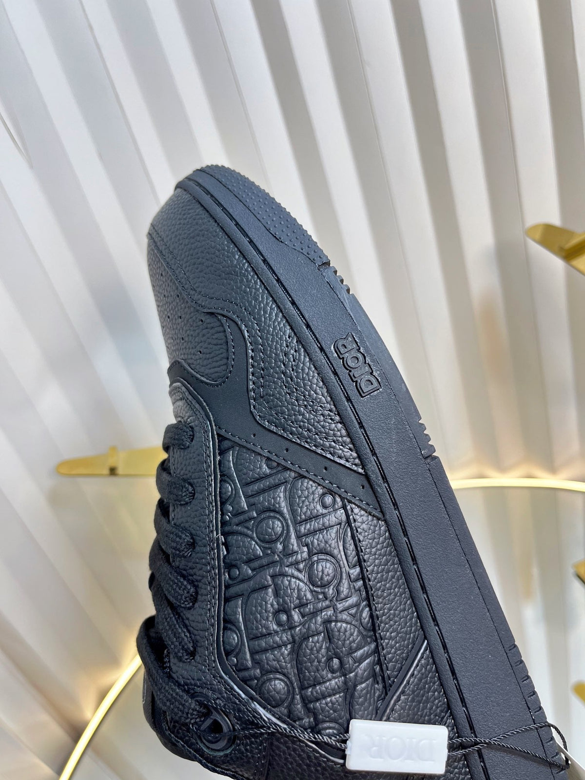 B27 LOW-TOP SNEAKER BLACK SMOOTH CALFSKIN