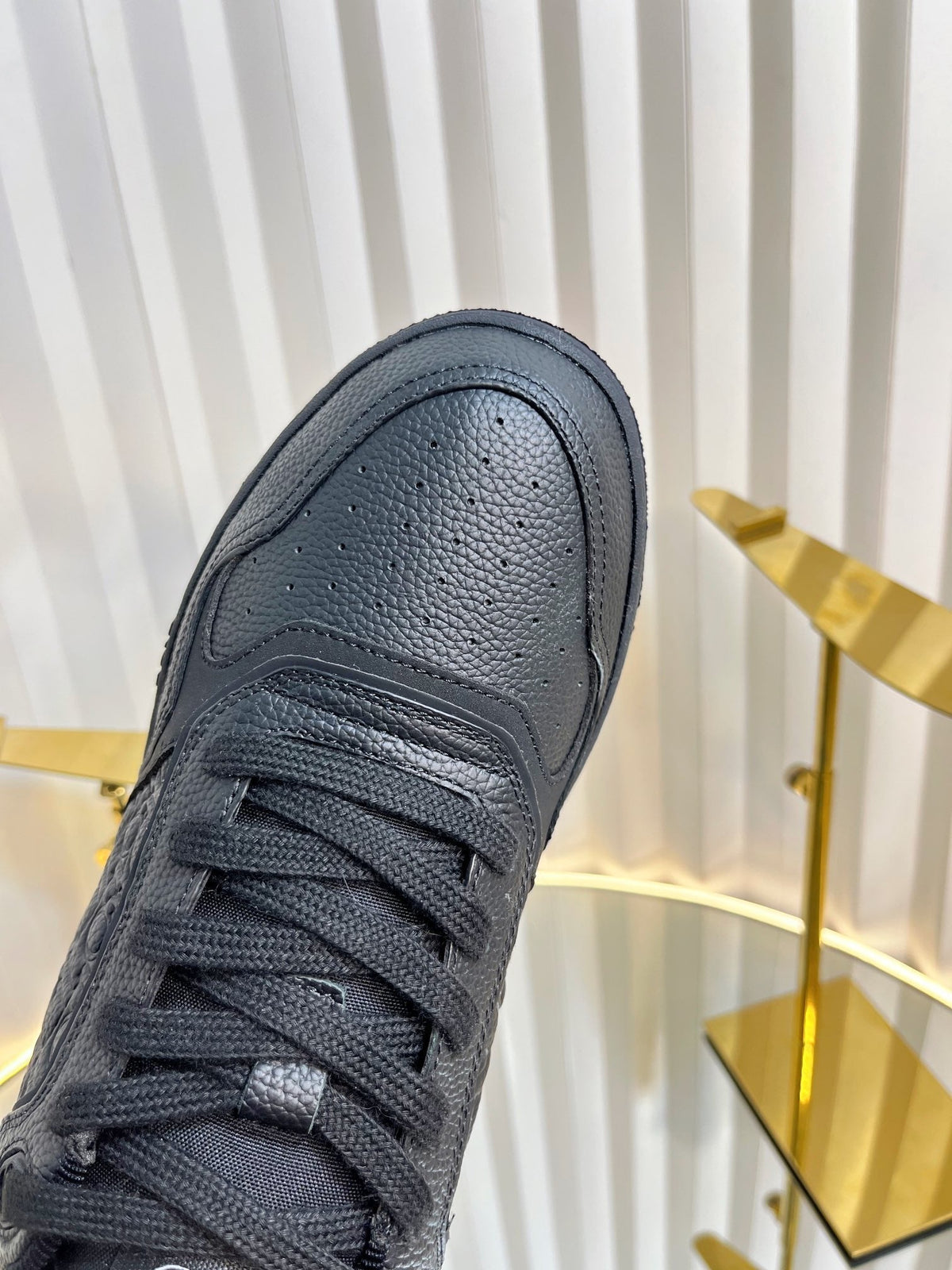B27 LOW-TOP SNEAKER BLACK SMOOTH CALFSKIN