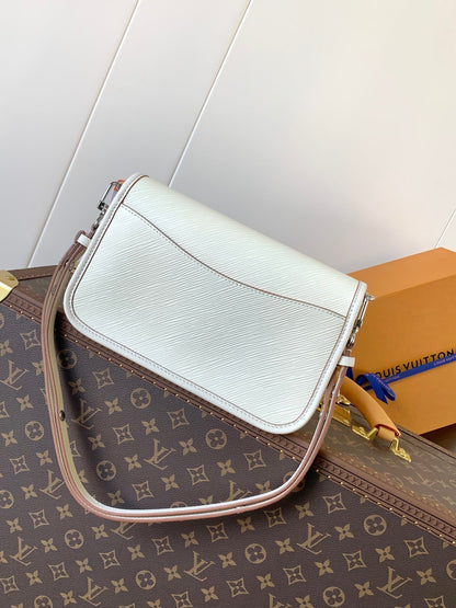 BUCI BAG 24 IN QUARTZ WHITE EPI GRAIN COWHIDE