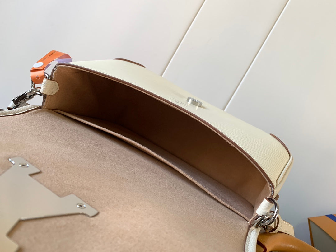 BUCI BAG 24 IN QUARTZ WHITE EPI GRAIN COWHIDE