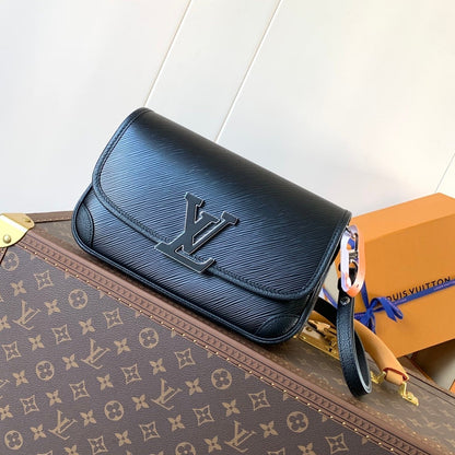 BUCI BAG 24 IN BLACK EPI GRAIN COWHIDE