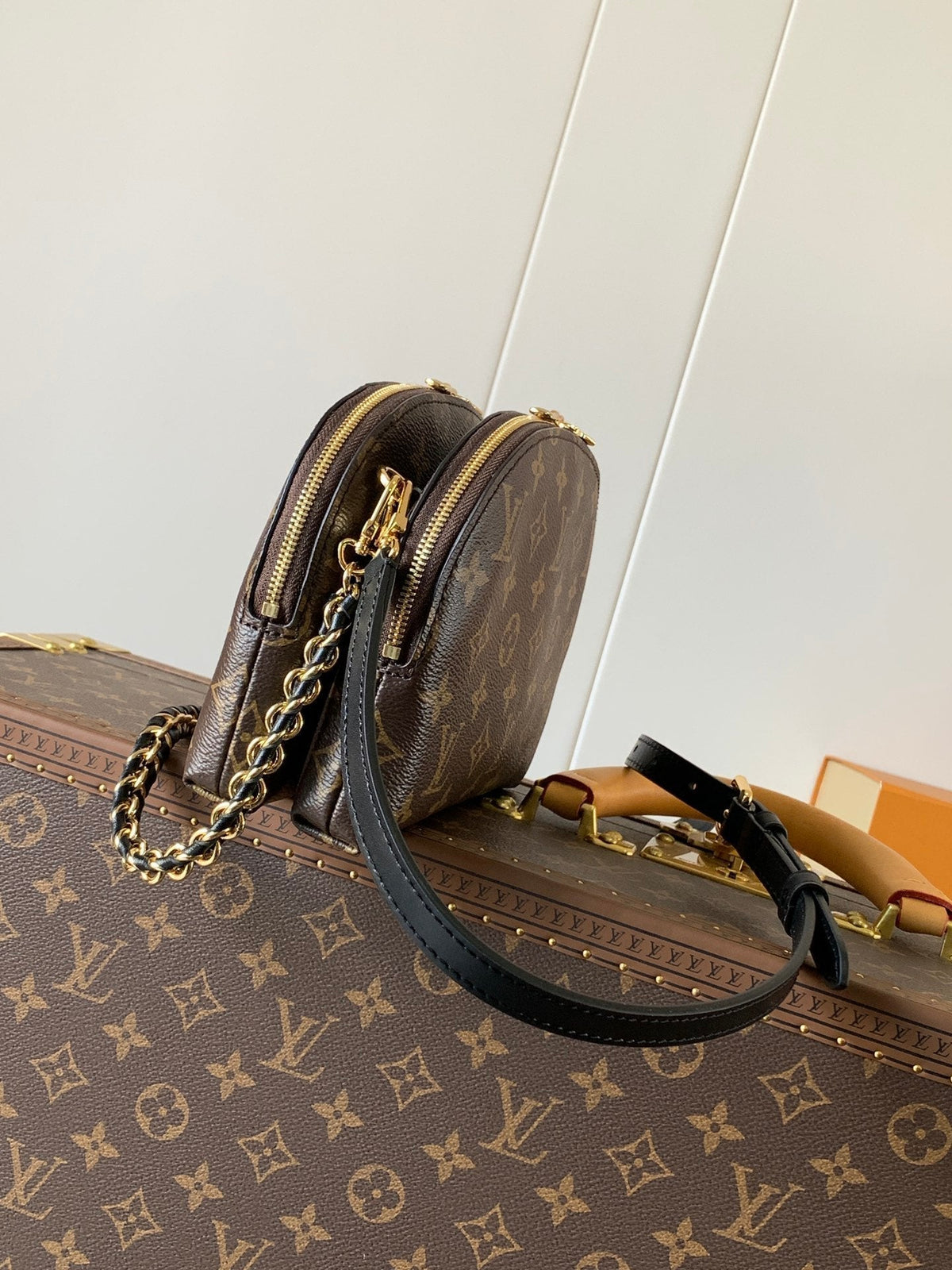 ALMA BE BAG 27 IN BROWN MONOGRAM CANVAS AND COWHIDE