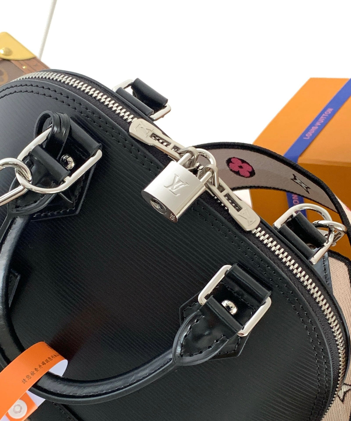 ALMA BB BAG 23 IN BLACK GRAIN EPI COWHIDE