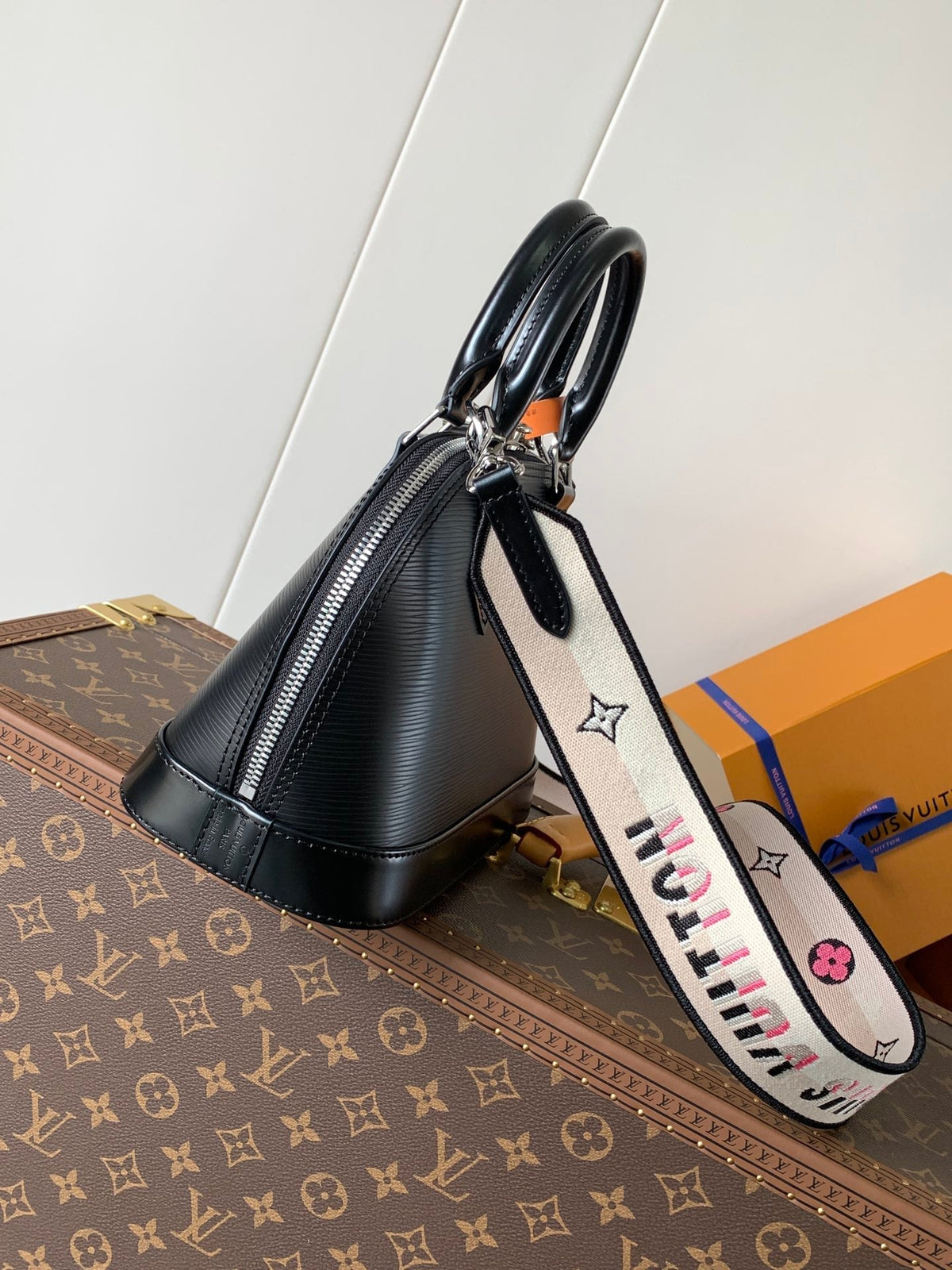 ALMA BB BAG 23 IN BLACK GRAIN EPI COWHIDE