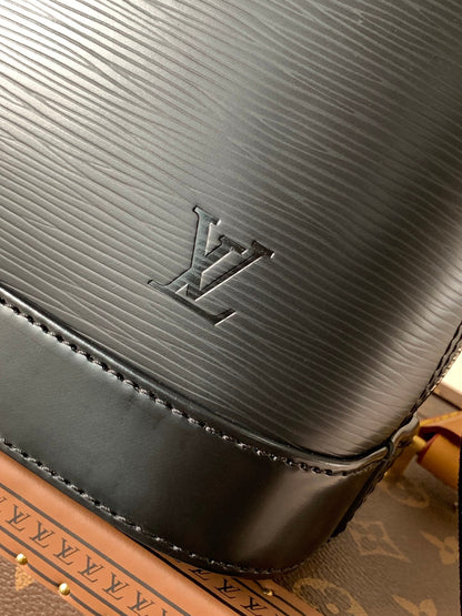 ALMA BB BAG 23 IN BLACK GRAIN EPI COWHIDE