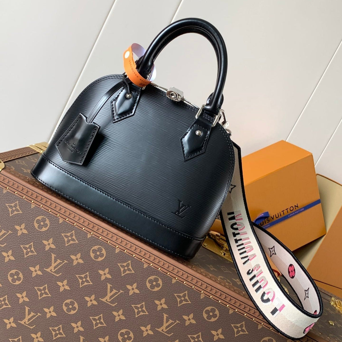 ALMA BB BAG 23 IN BLACK GRAIN EPI COWHIDE
