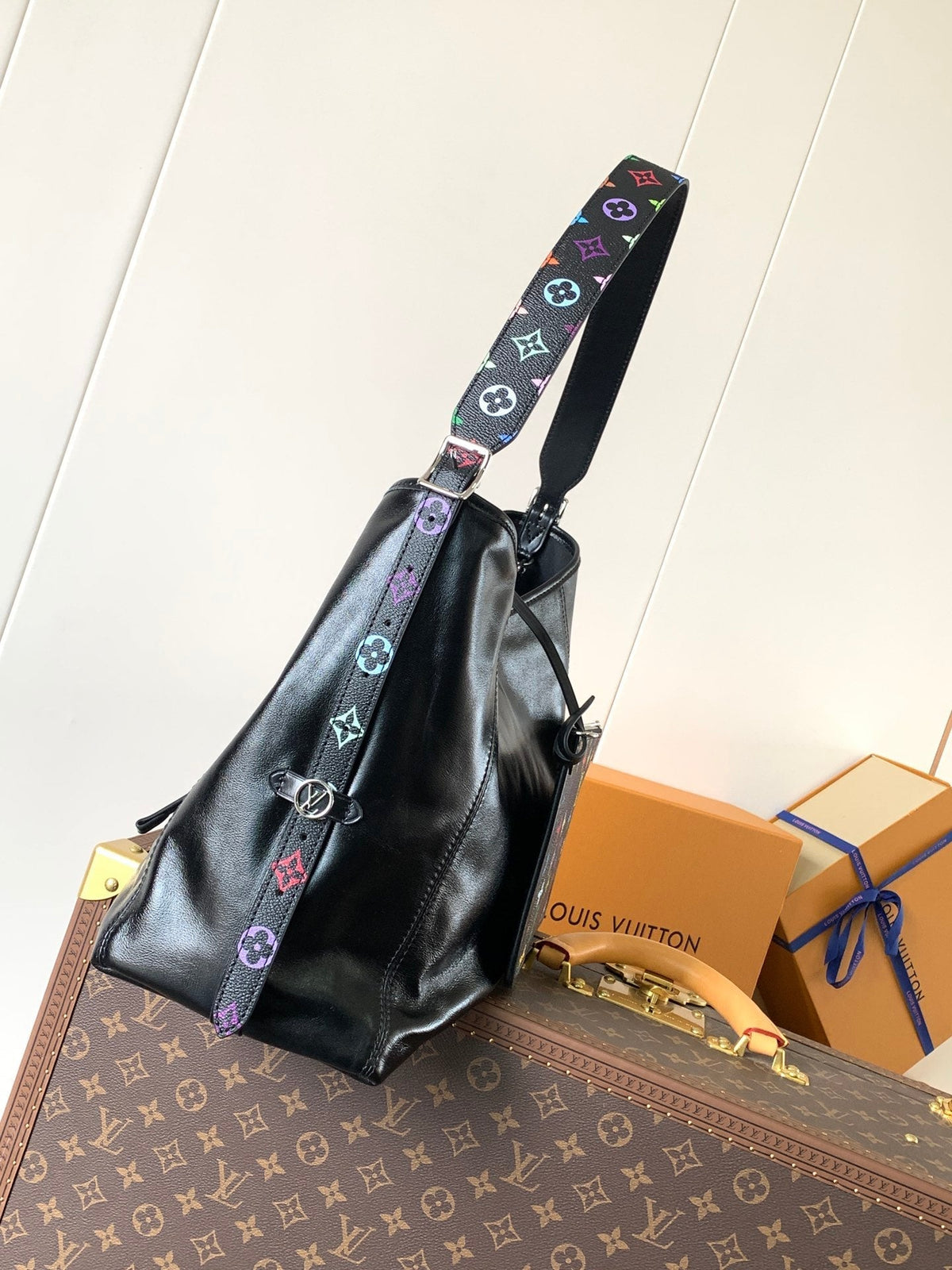 CARRYALL VIBE BAG 39 IN BLACK LAMBSKIN MONOGRAM PATTERN
