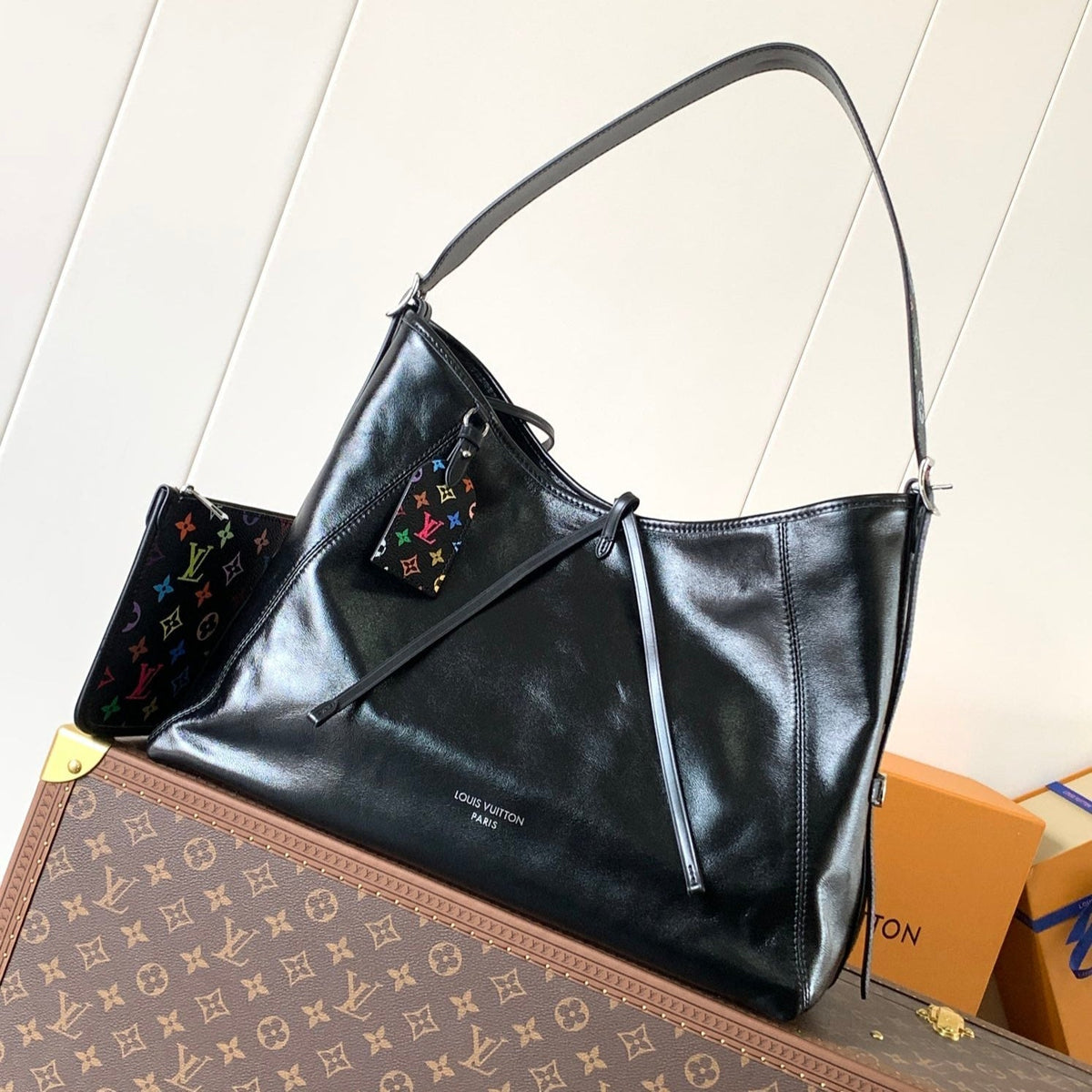CARRYALL VIBE BAG 39 IN BLACK LAMBSKIN MONOGRAM PATTERN