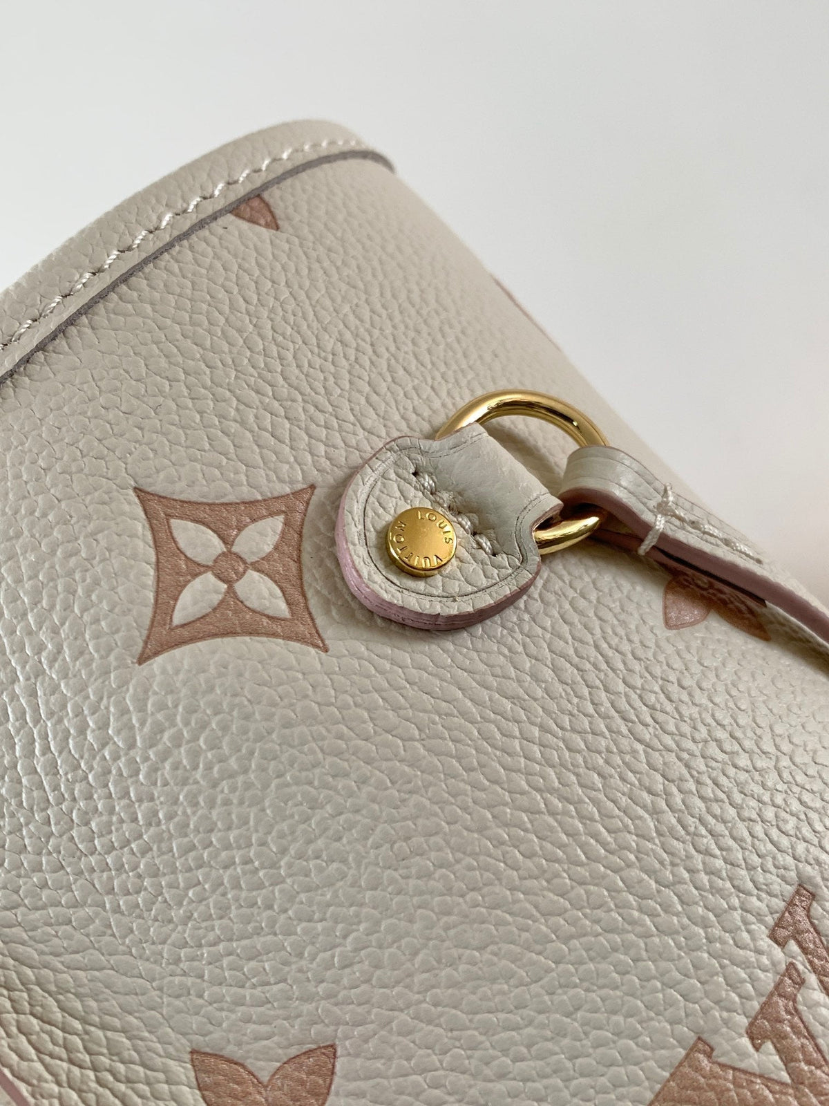 LV NEVERFULL MM TOTE BAG 32 IN WHITE MIX PINK CALFSKIN