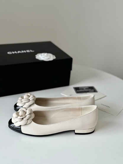 BALLET FLAT WHITE LAMBSKIN WITH FLOWER