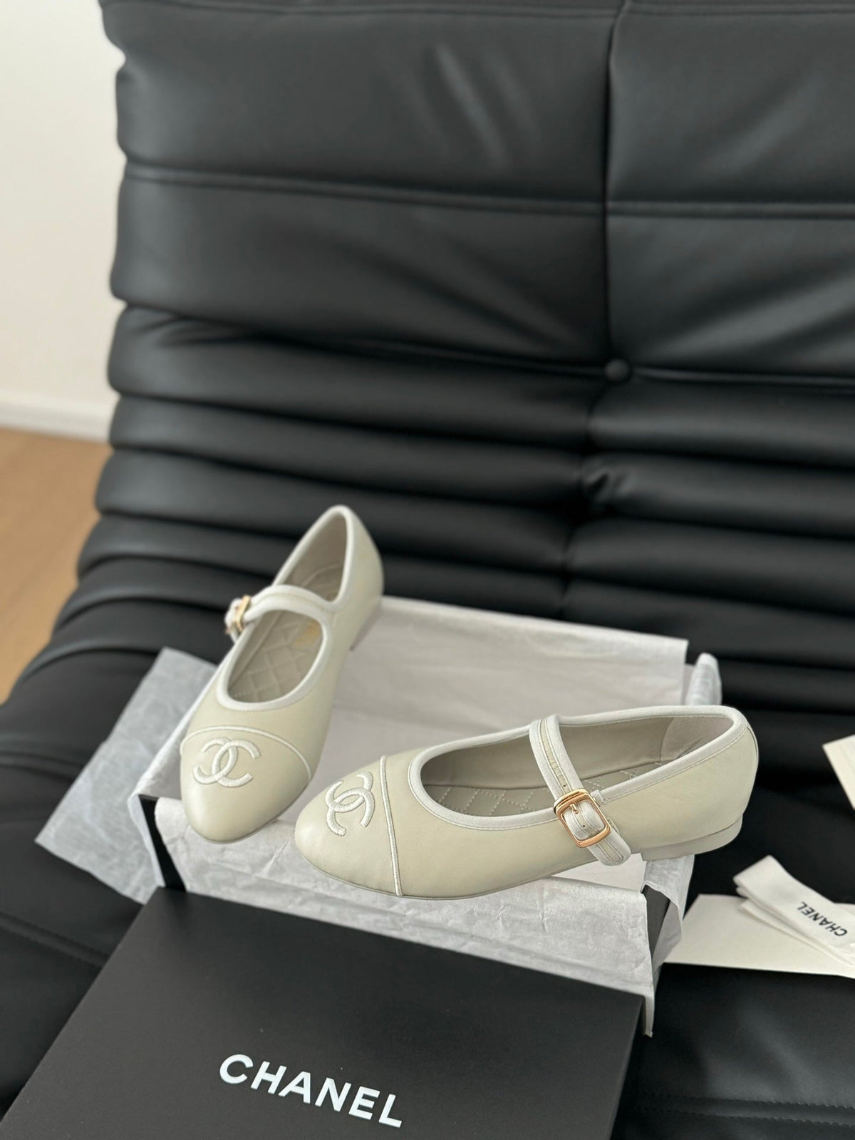 MARY JANE SHOES IN GREY LAMBSKIN