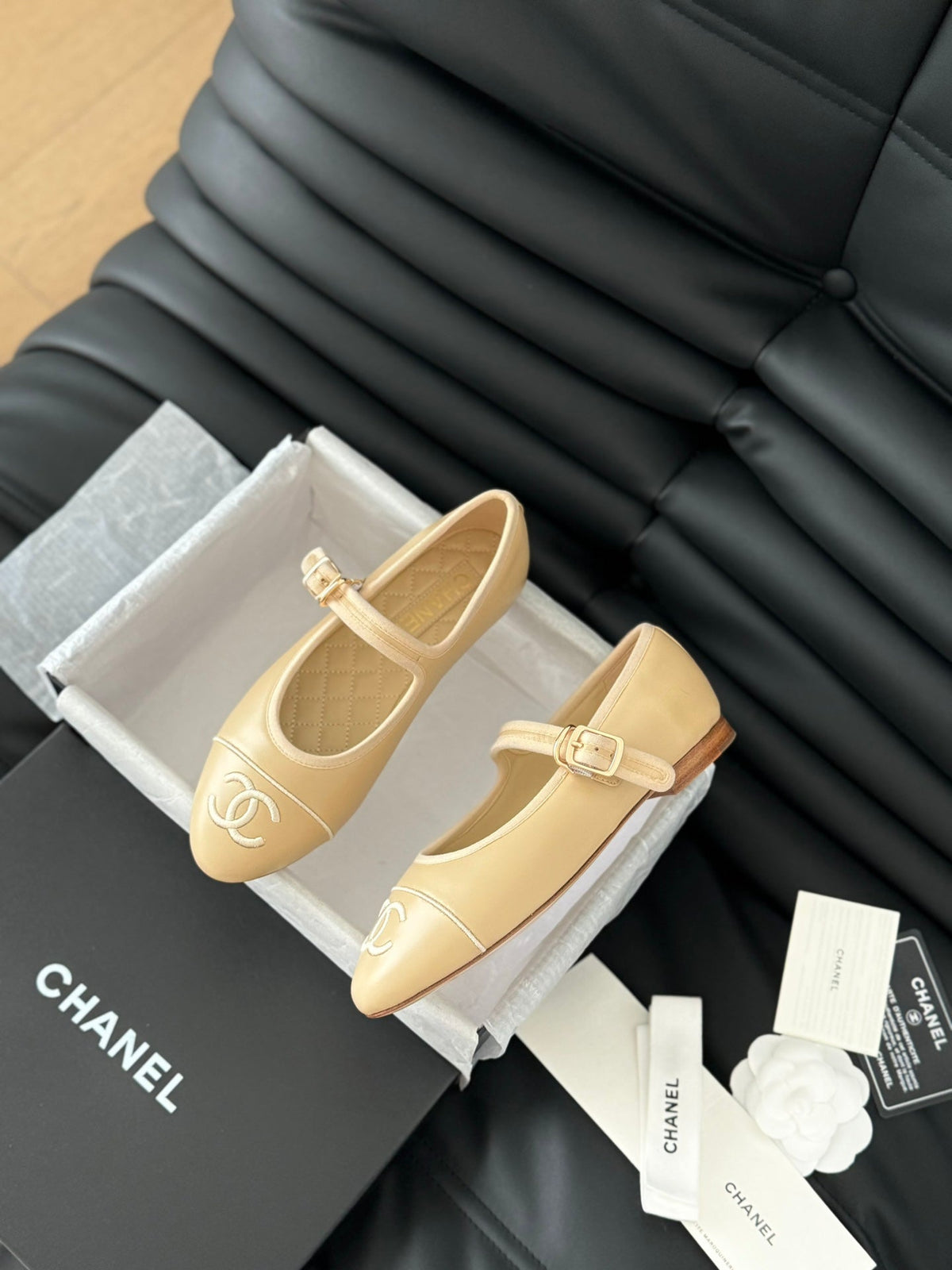 MARY JANE SHOES IN DARK CREAM LAMBSKIN