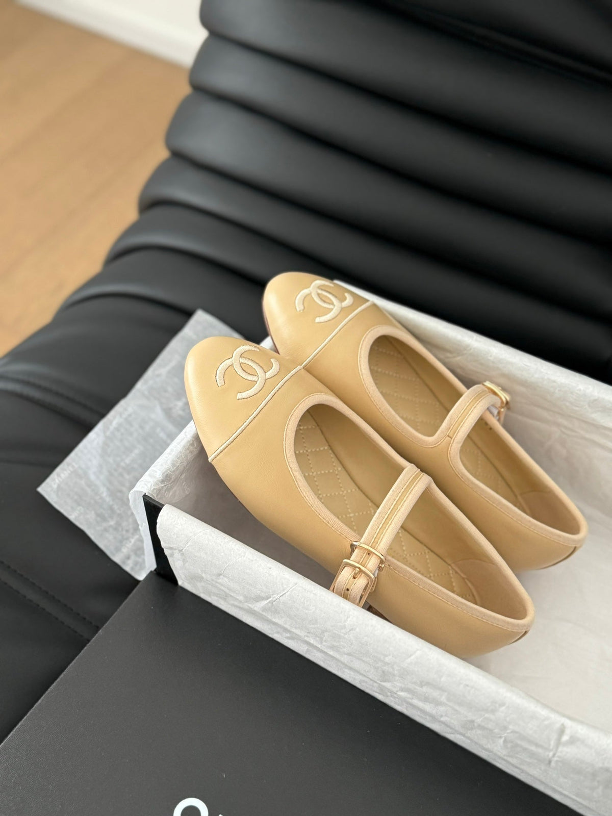 MARY JANE SHOES IN DARK CREAM LAMBSKIN