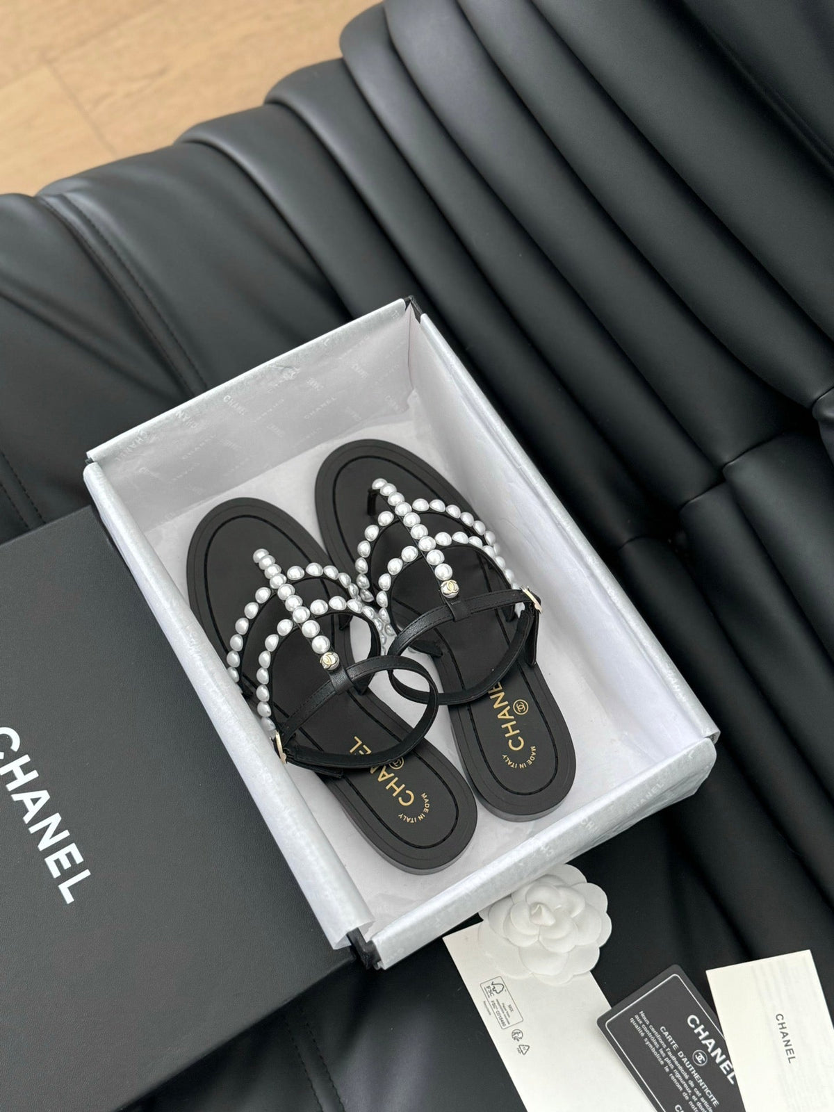 MULE SLIPPERS WITH PEARL CHAIN IN BLACK LAMBSKIN