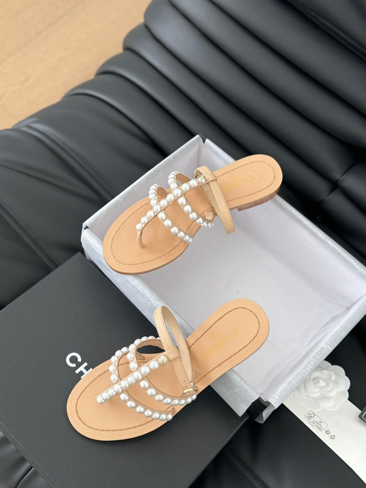 MULE SLIPPERS WITH PEARL CHAIN IN BEIGE CREAM LAMBSKIN