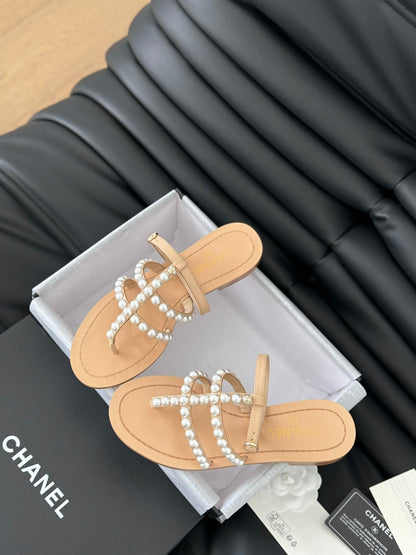 MULE SLIPPERS WITH PEARL CHAIN IN BEIGE CREAM LAMBSKIN