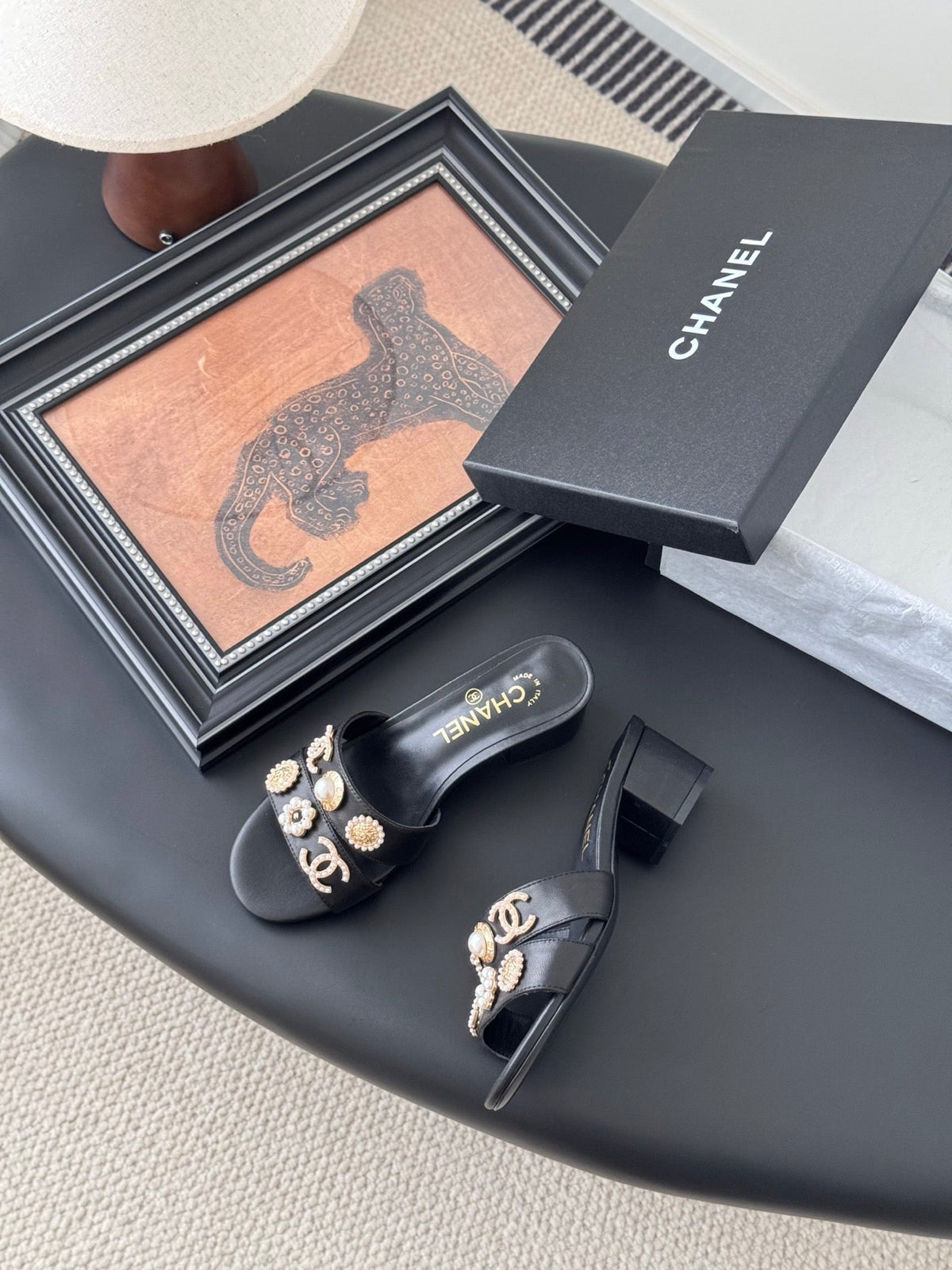 MULE SLIDE SANDALS IN BLACK LAMBSKIN WITH LOGO STICKER DETAIL