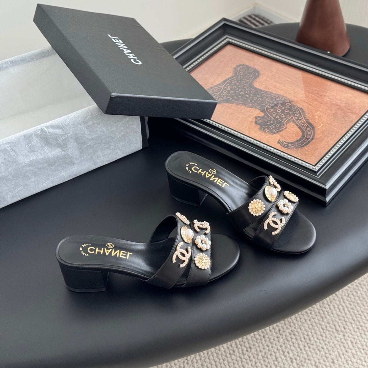 MULE SLIDE SANDALS IN BLACK LAMBSKIN WITH LOGO STICKER DETAIL