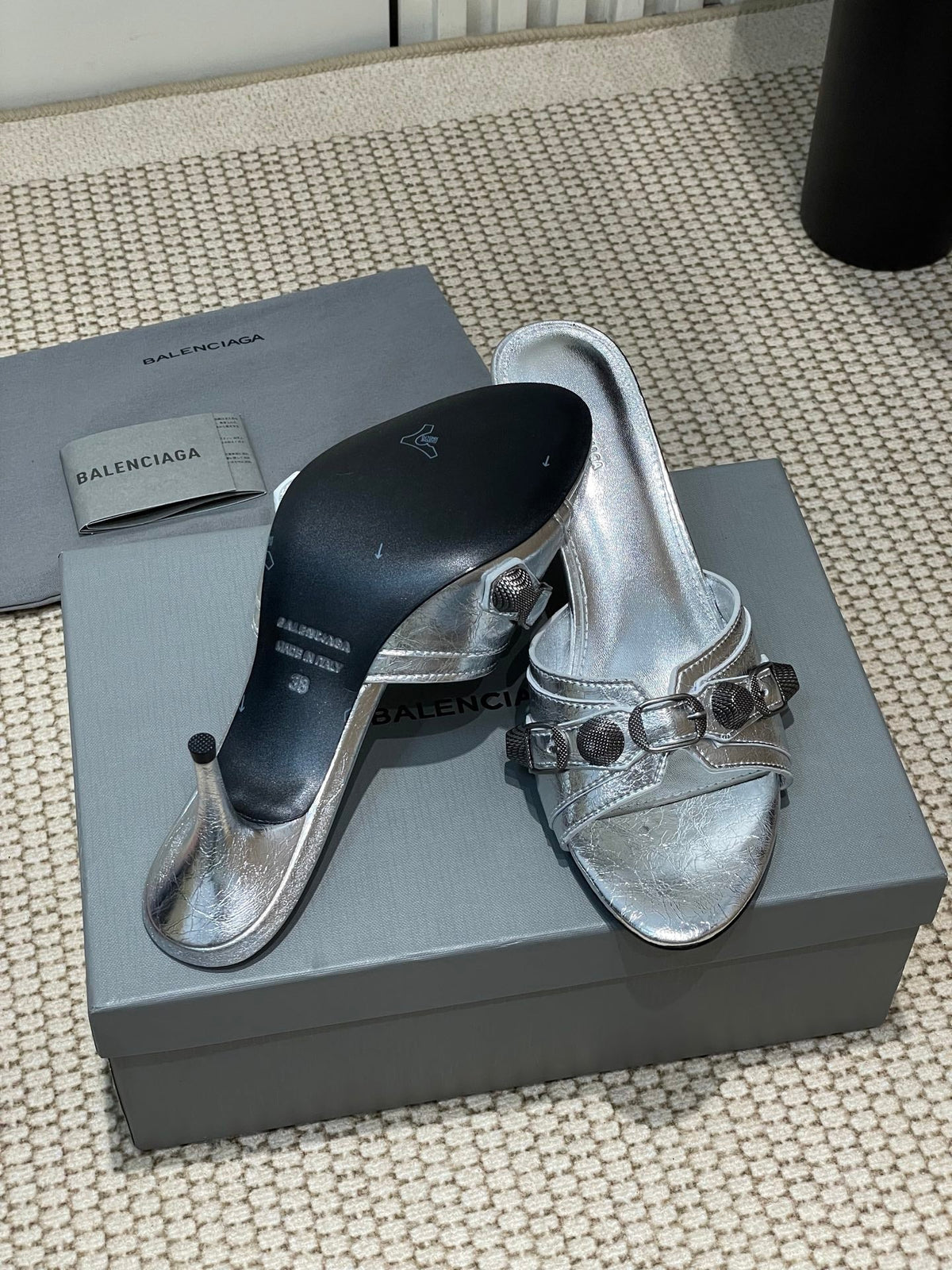 CAGOLE HIGH MULES IN SILVER OIL-WAX SHEEPSKIN