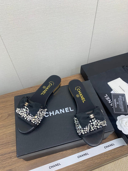 BOW SLIPPERS IN BLACK LAMBSKIN WITH RHINESTONES