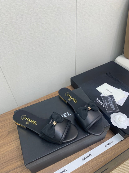 BOW SLIPPERS IN BLACK LAMBSKIN