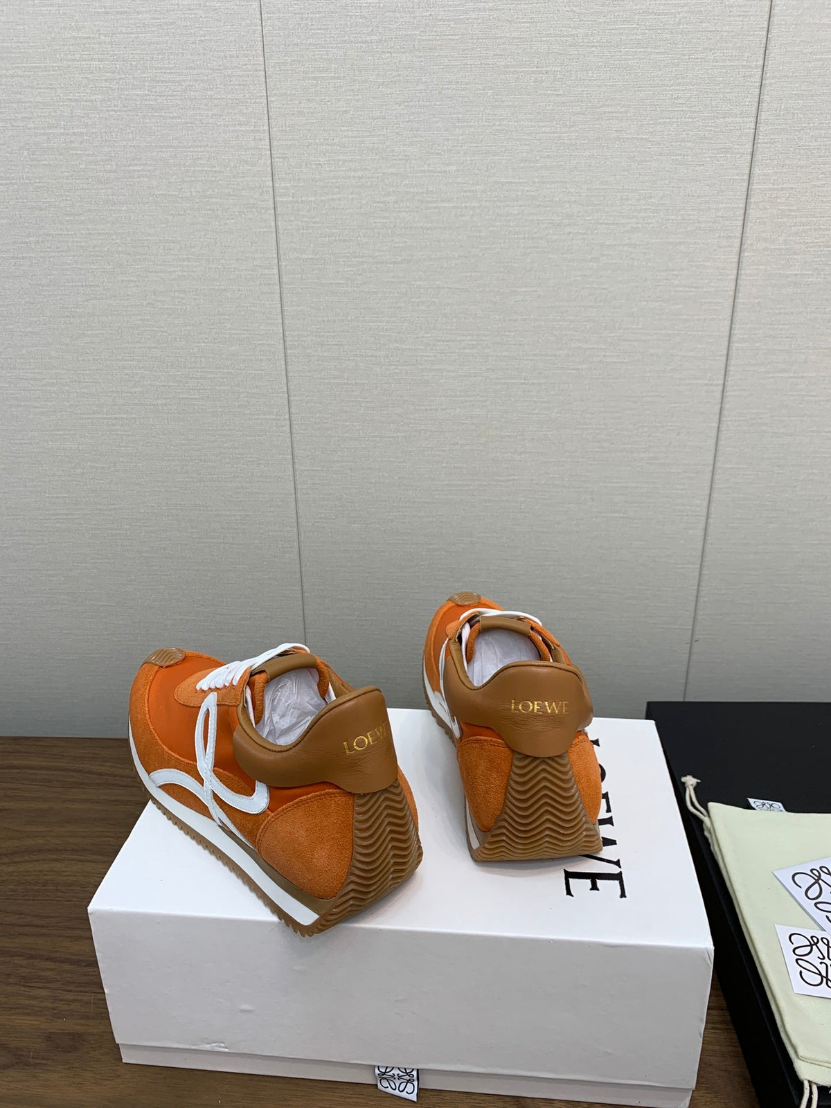 LW FLOW RUNNER SNEAKER ORANGE SUEDE