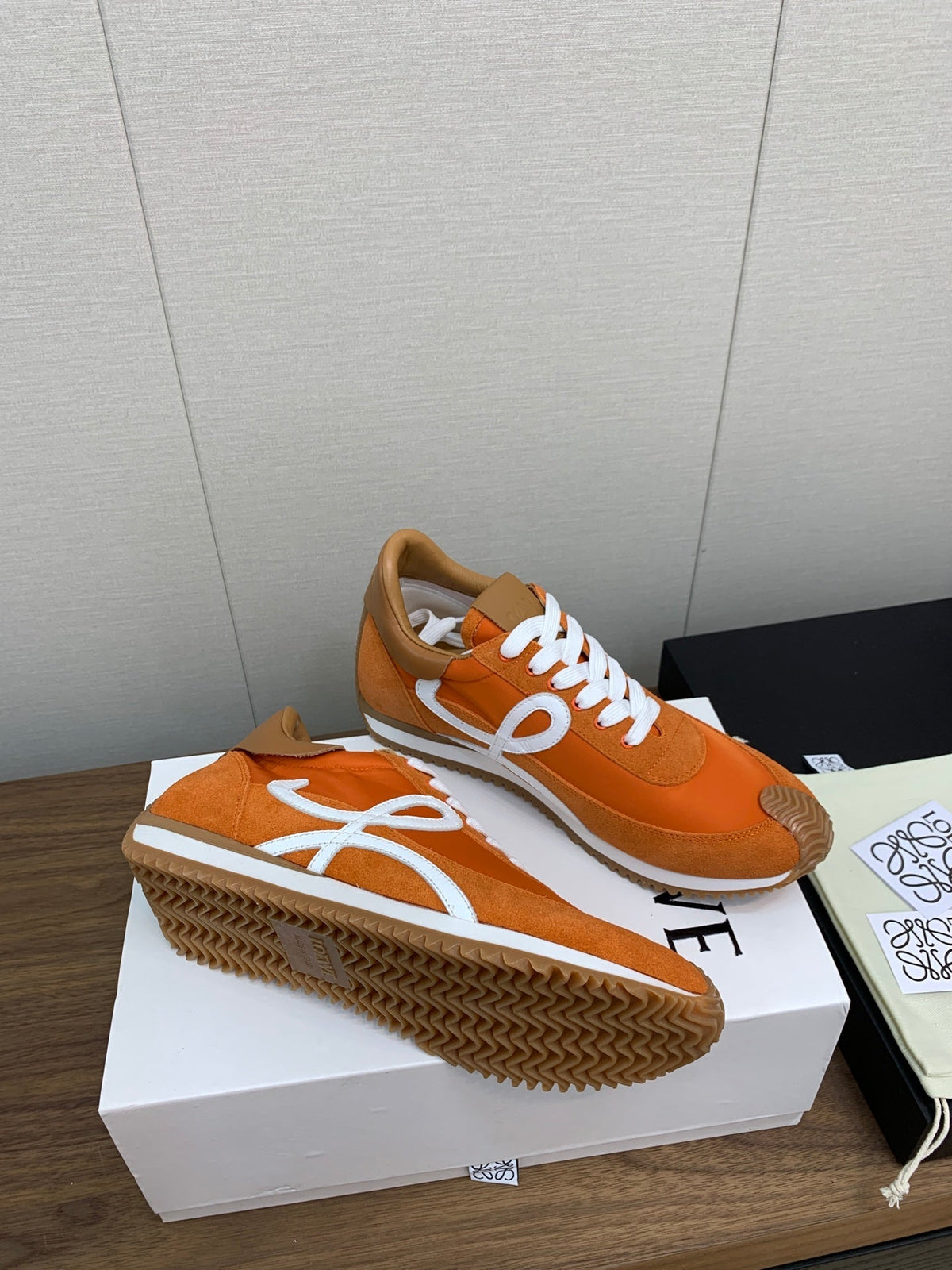 LW FLOW RUNNER SNEAKER ORANGE SUEDE
