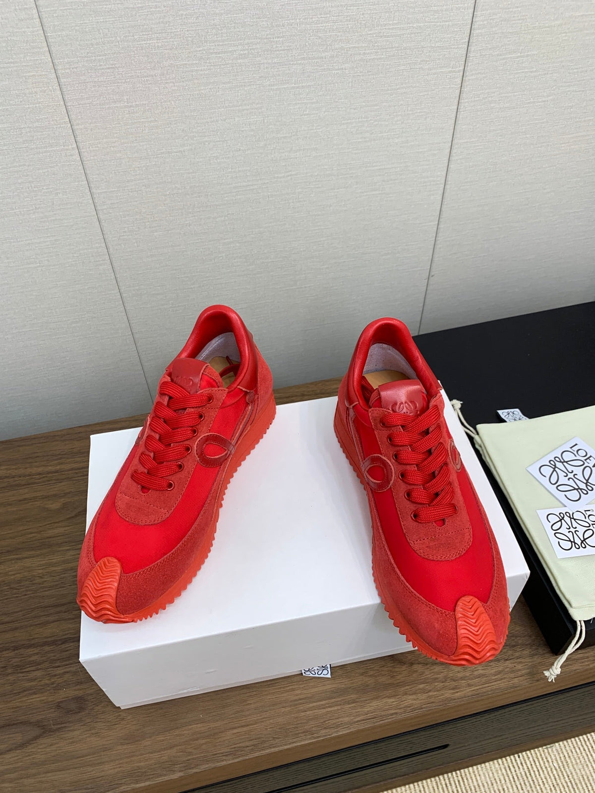 LW FLOW RUNNER SNEAKER RED SUEDE
