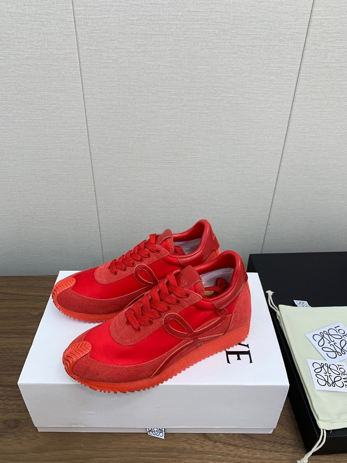 LW FLOW RUNNER SNEAKER RED SUEDE