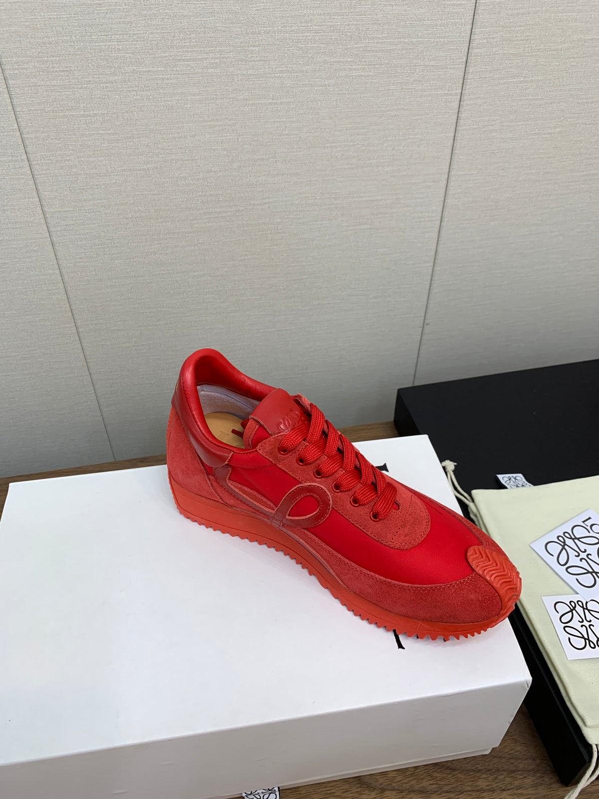 LW FLOW RUNNER SNEAKER RED SUEDE