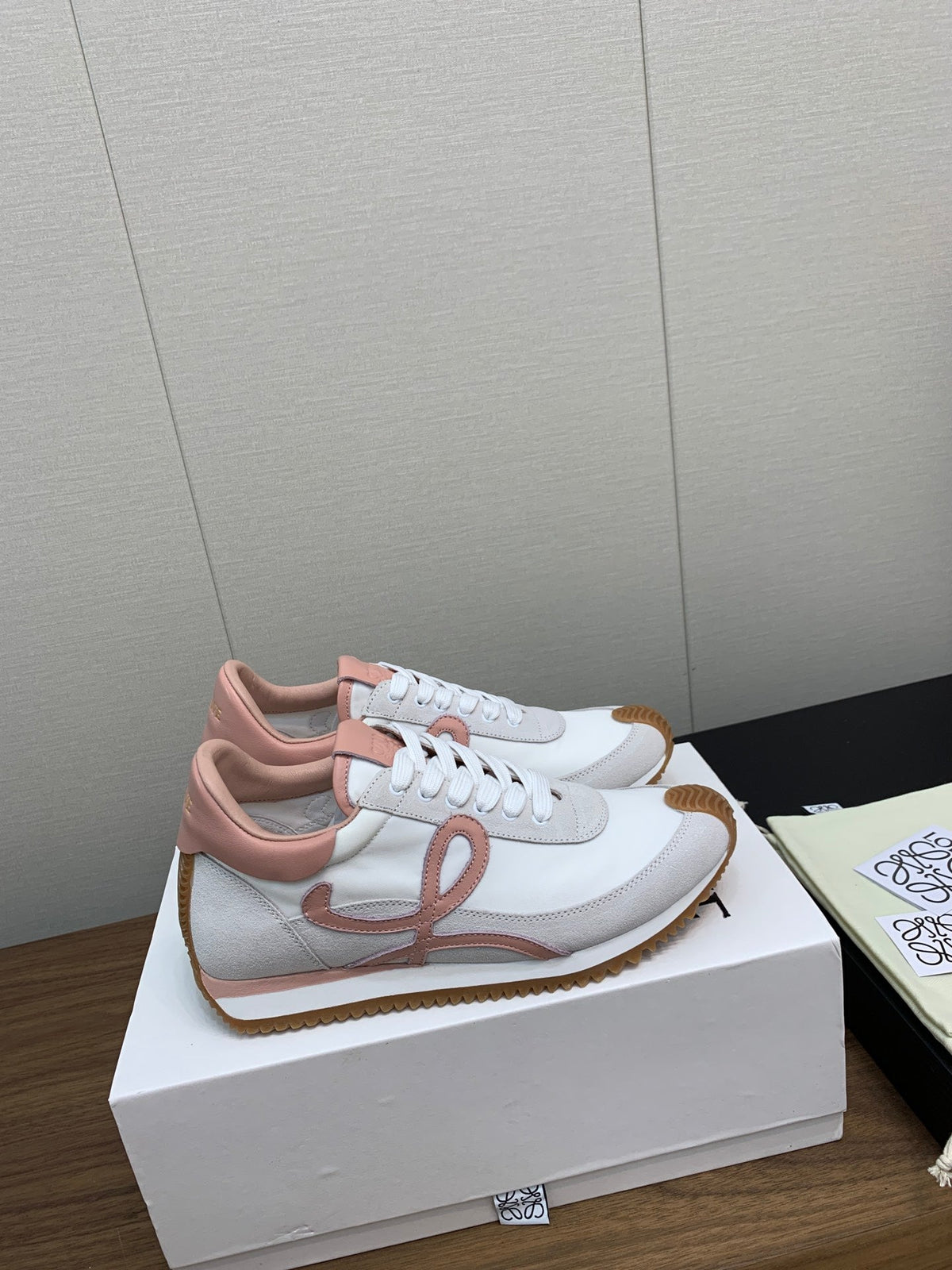 LW FLOW RUNNER SNEAKER WHITE-PEACHY SUEDE