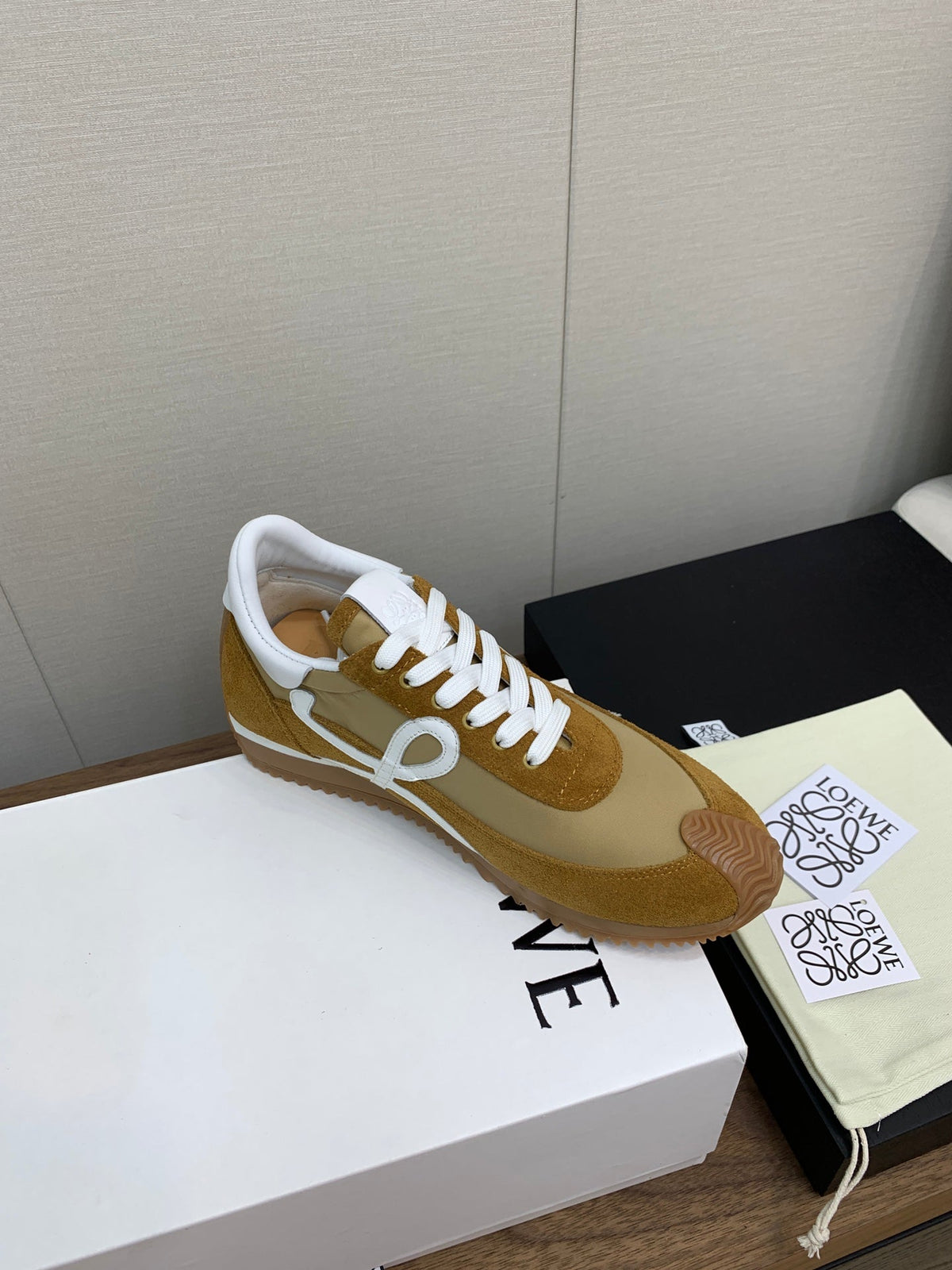 LW FLOW RUNNER SNEAKER GOLDENROD SUEDE