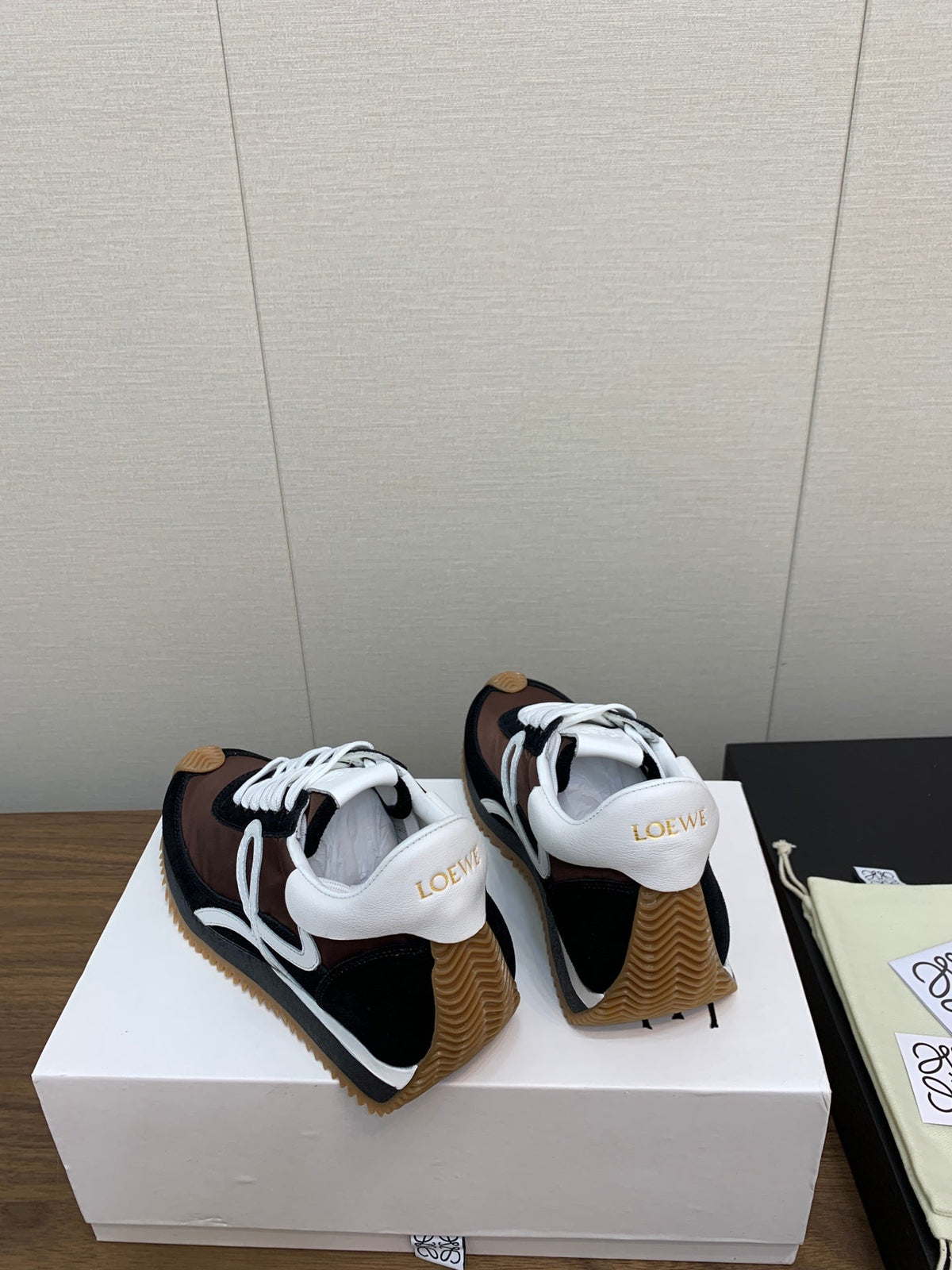 LW FLOW RUNNER SNEAKER BLACK-BROWN SUEDE