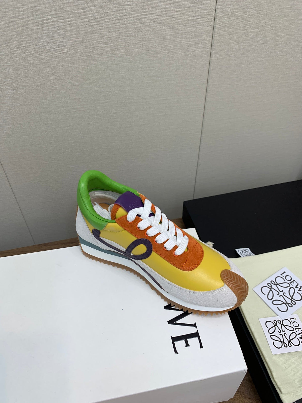 LW FLOW RUNNER SNEAKER LEMON-BRICK SUEDE