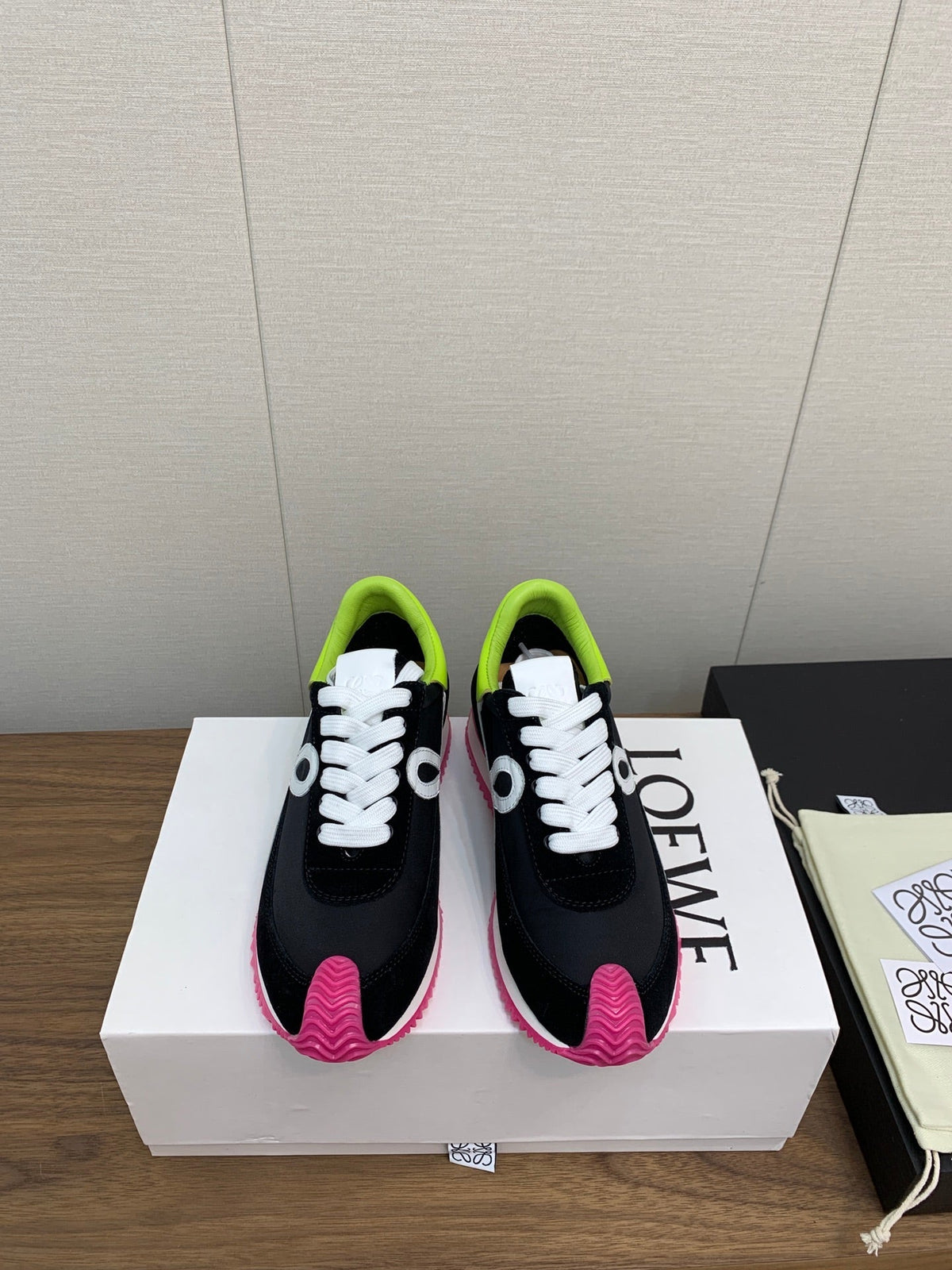 LW FLOW RUNNER SNEAKER BLACK-PINK SUEDE