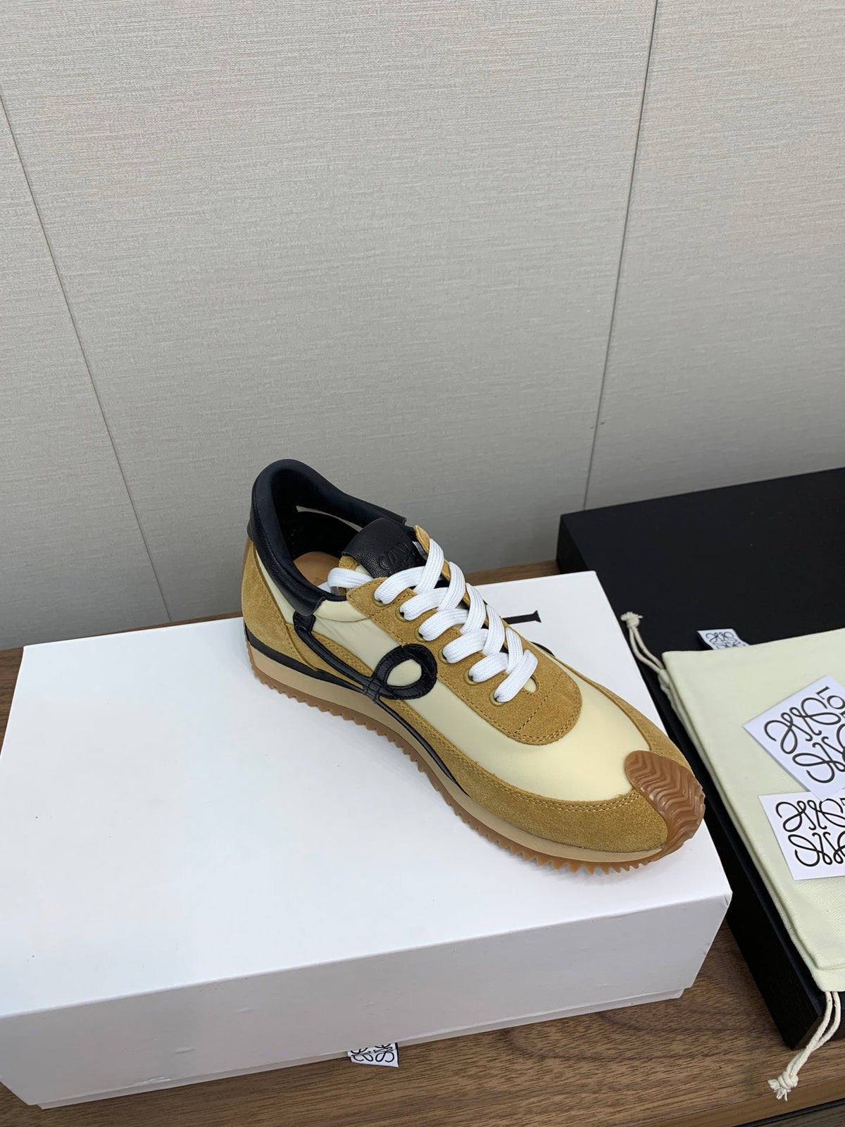 LW FLOW RUNNER SNEAKER AMBER-PASTEL YELLOW SUEDE