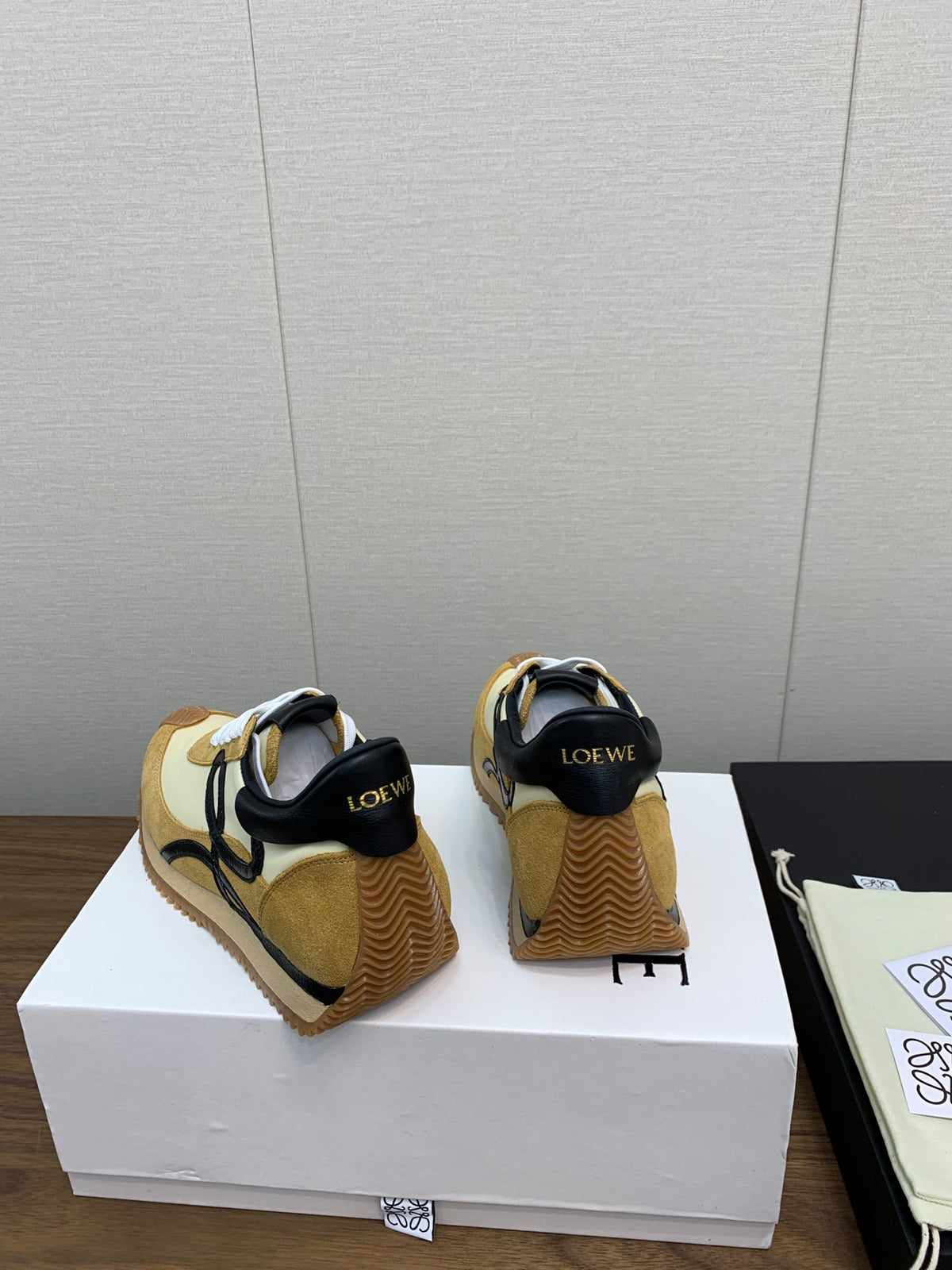 LW FLOW RUNNER SNEAKER AMBER-PASTEL YELLOW SUEDE